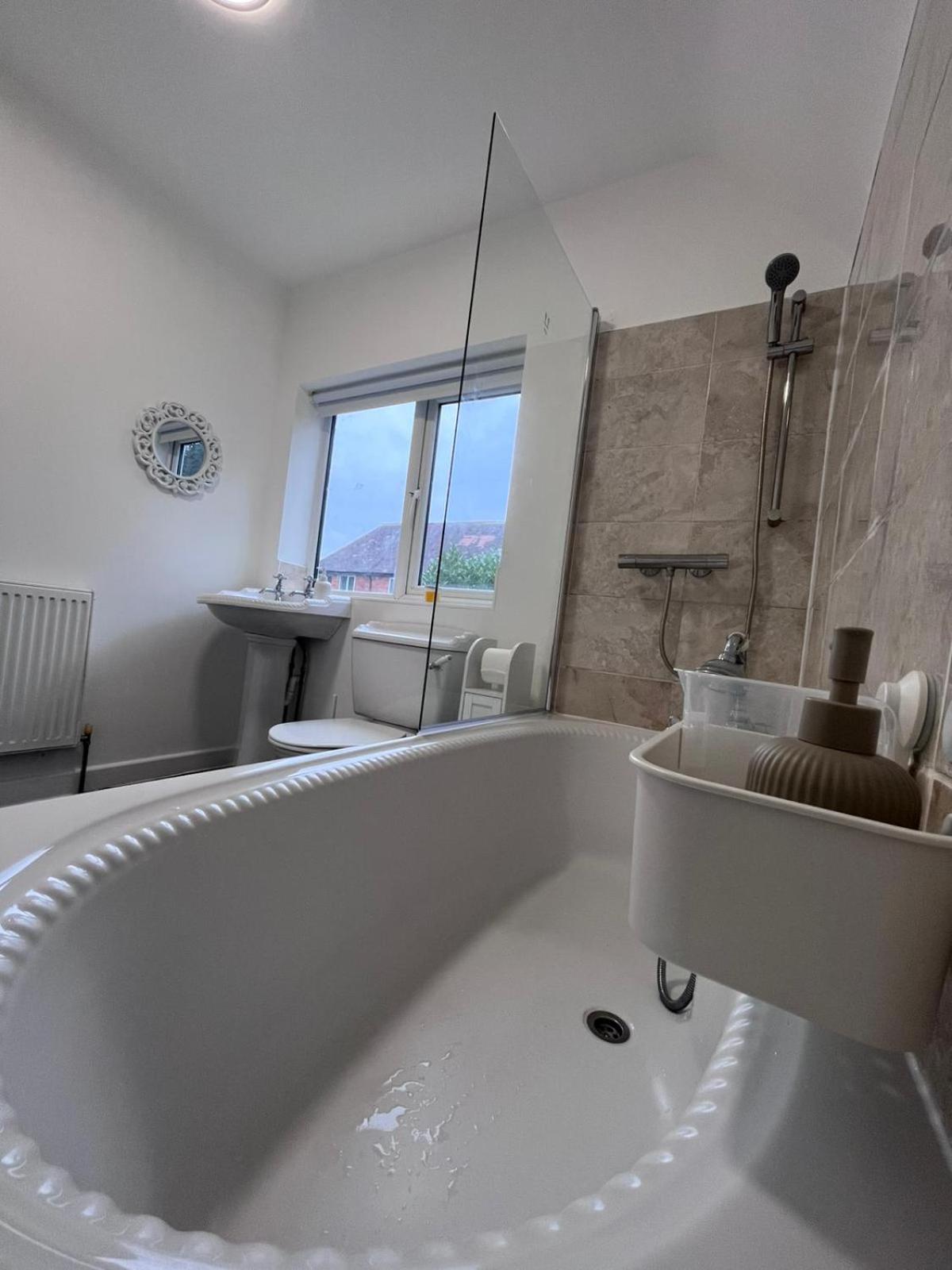 2-Bed Family House Nr Nottingham City Hospital, Arnold, Mansfield with Free WiFi