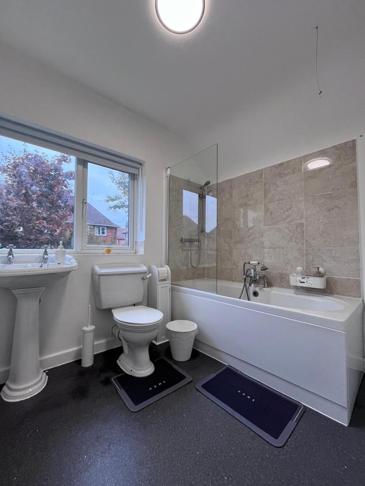 2-Bed Family House Nr Nottingham City Hospital, Arnold, Mansfield with Free WiFi