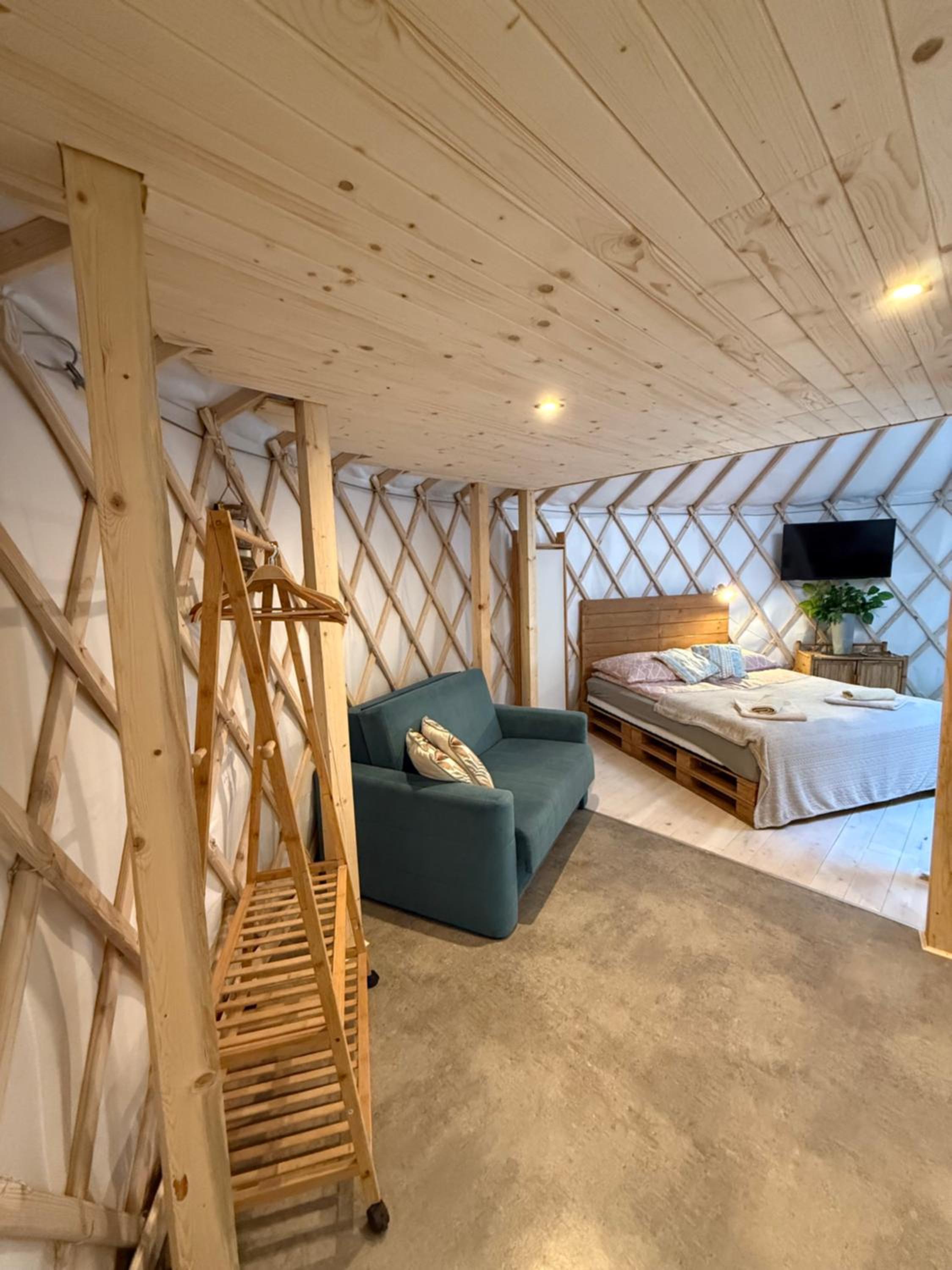 Aloha Glamp - Całoroczny glamping nad rzeką z prywatną balią - Stok narciarski, góry, lasy, sauna