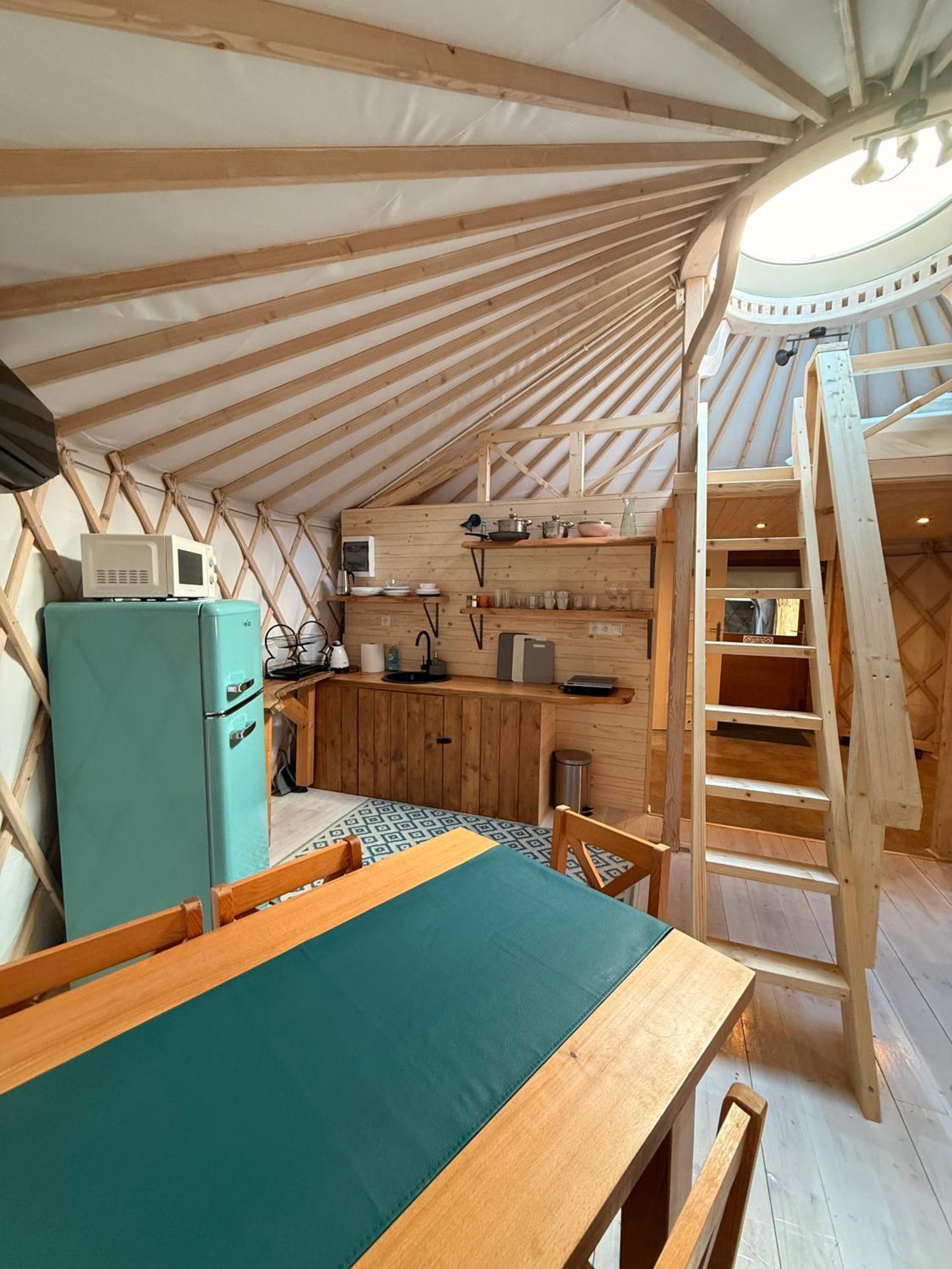 Aloha Glamp - Całoroczny glamping nad rzeką z prywatną balią - Stok narciarski, góry, lasy, sauna