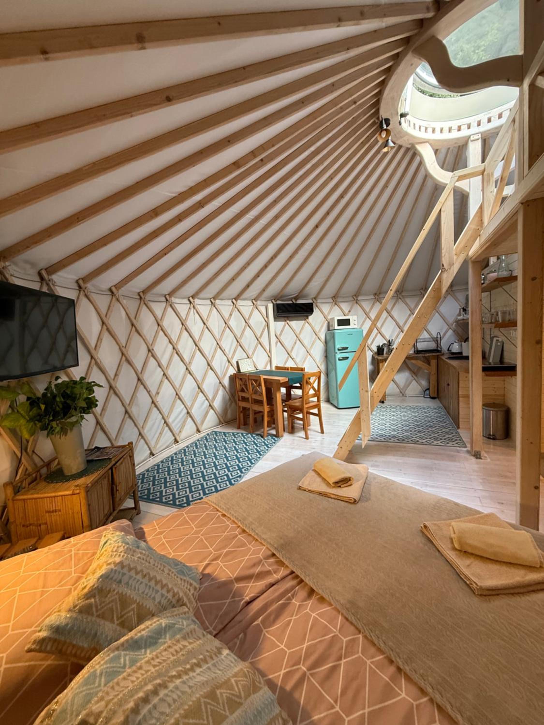 Aloha Glamp - Całoroczny glamping nad rzeką z prywatną balią - Stok narciarski, góry, lasy, sauna