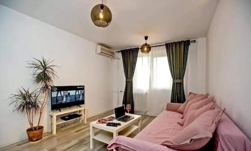 Luxury 2BR Apartment Victoriei with Parking!