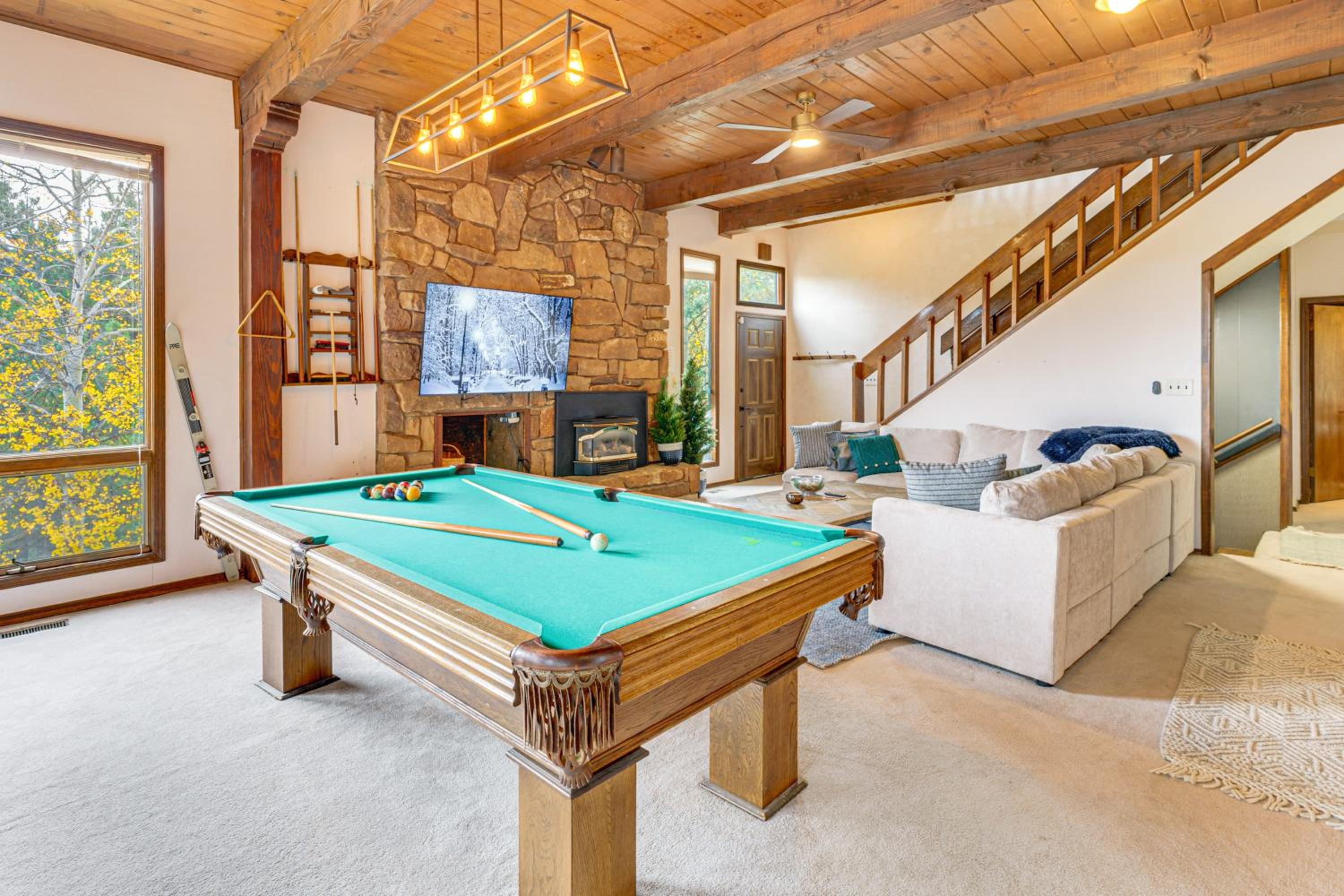 Luxury Home with Hot Tub and Mtn Views in Angel Fire!