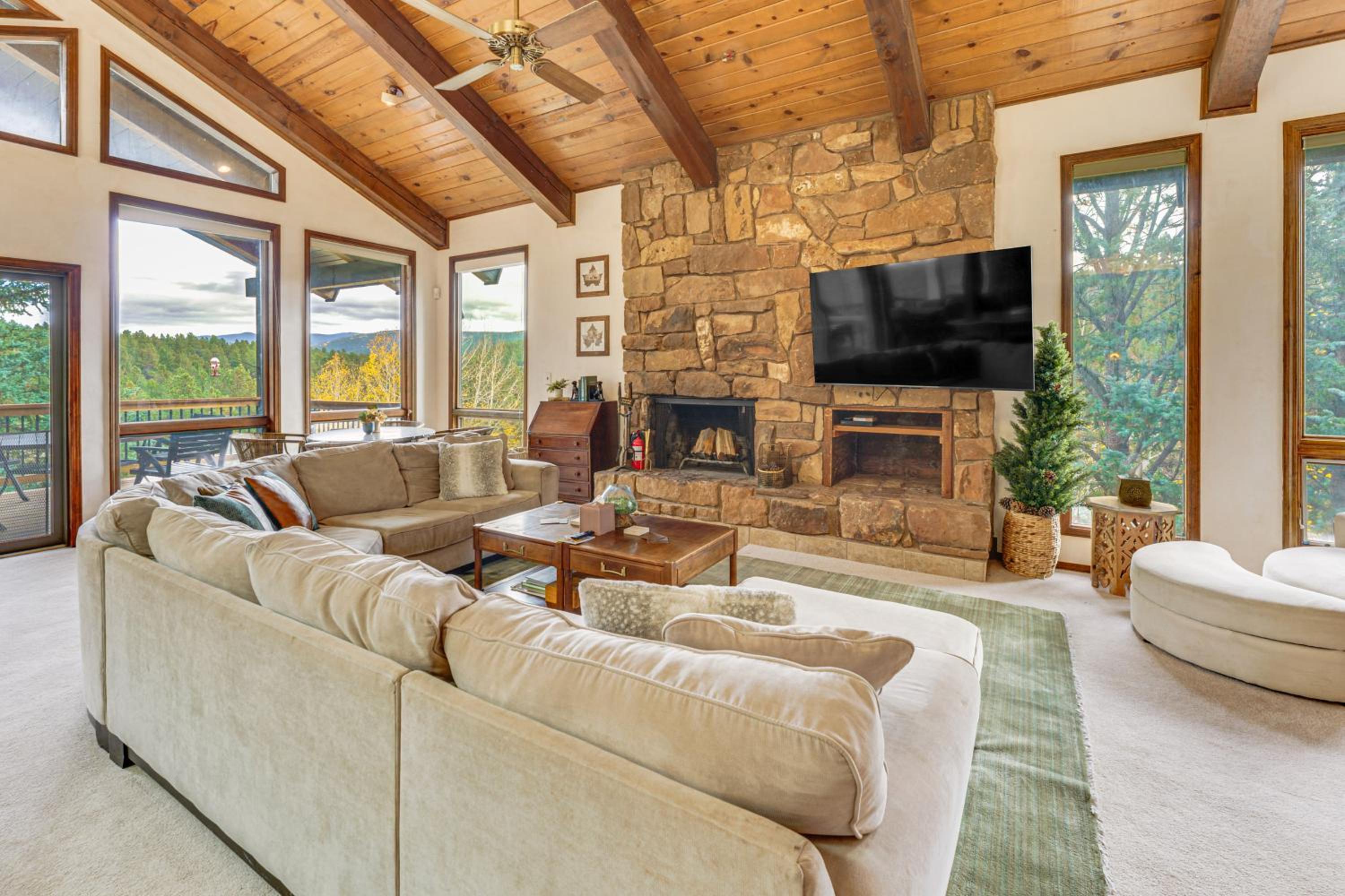 Luxury Home with Hot Tub and Mtn Views in Angel Fire!
