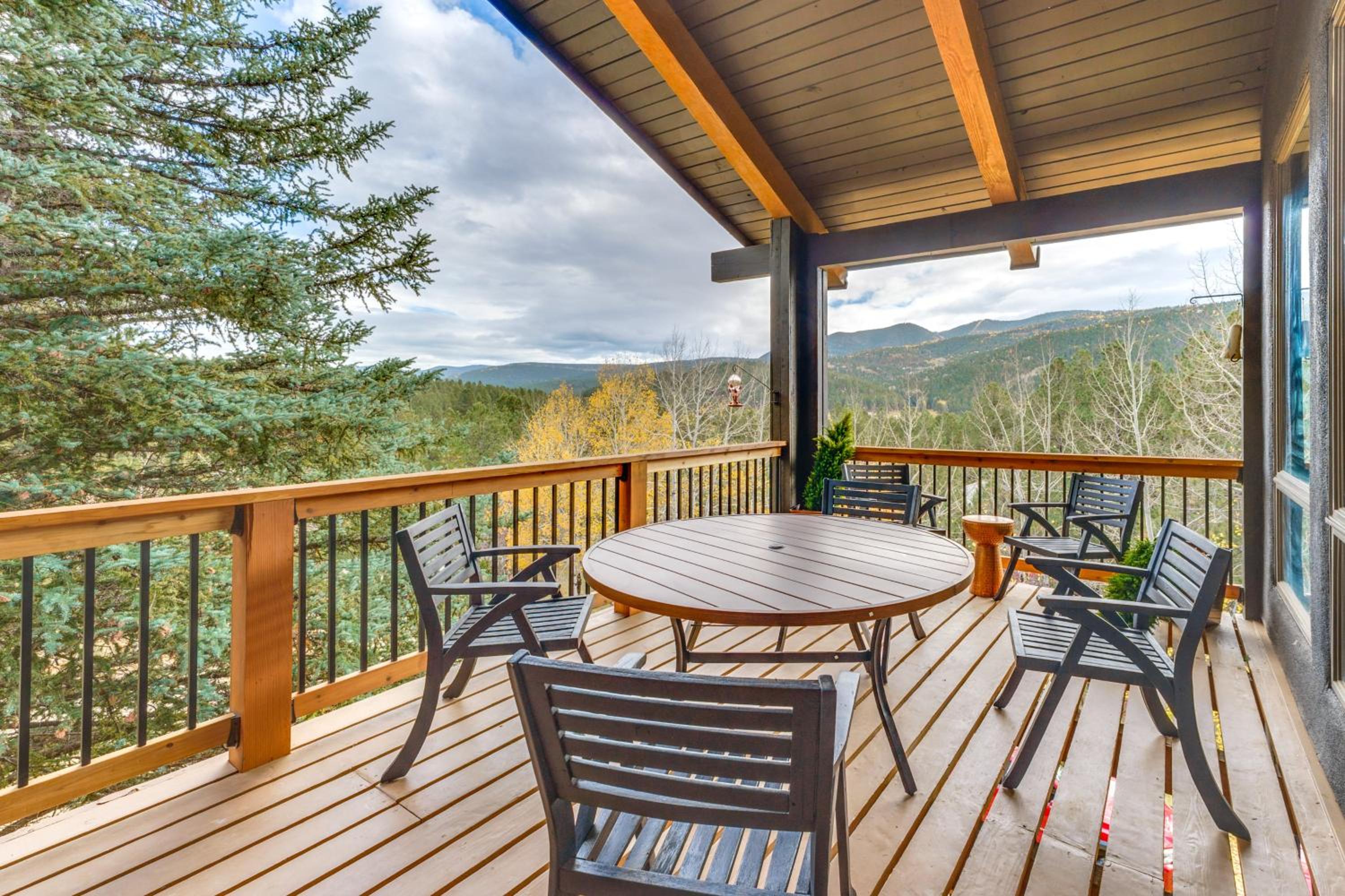 Luxury Home with Hot Tub and Mtn Views in Angel Fire!