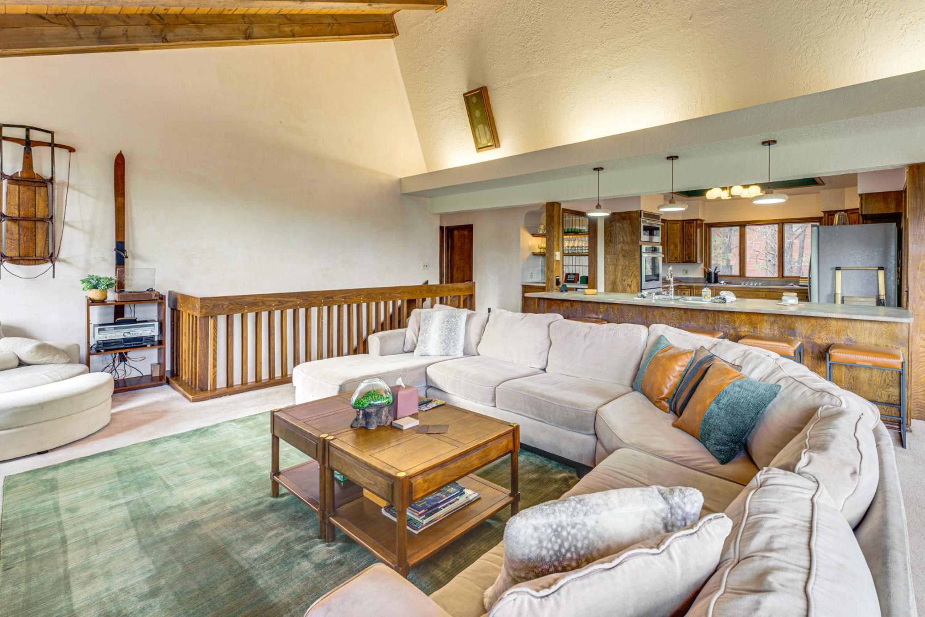 Luxury Home with Hot Tub and Mtn Views in Angel Fire!