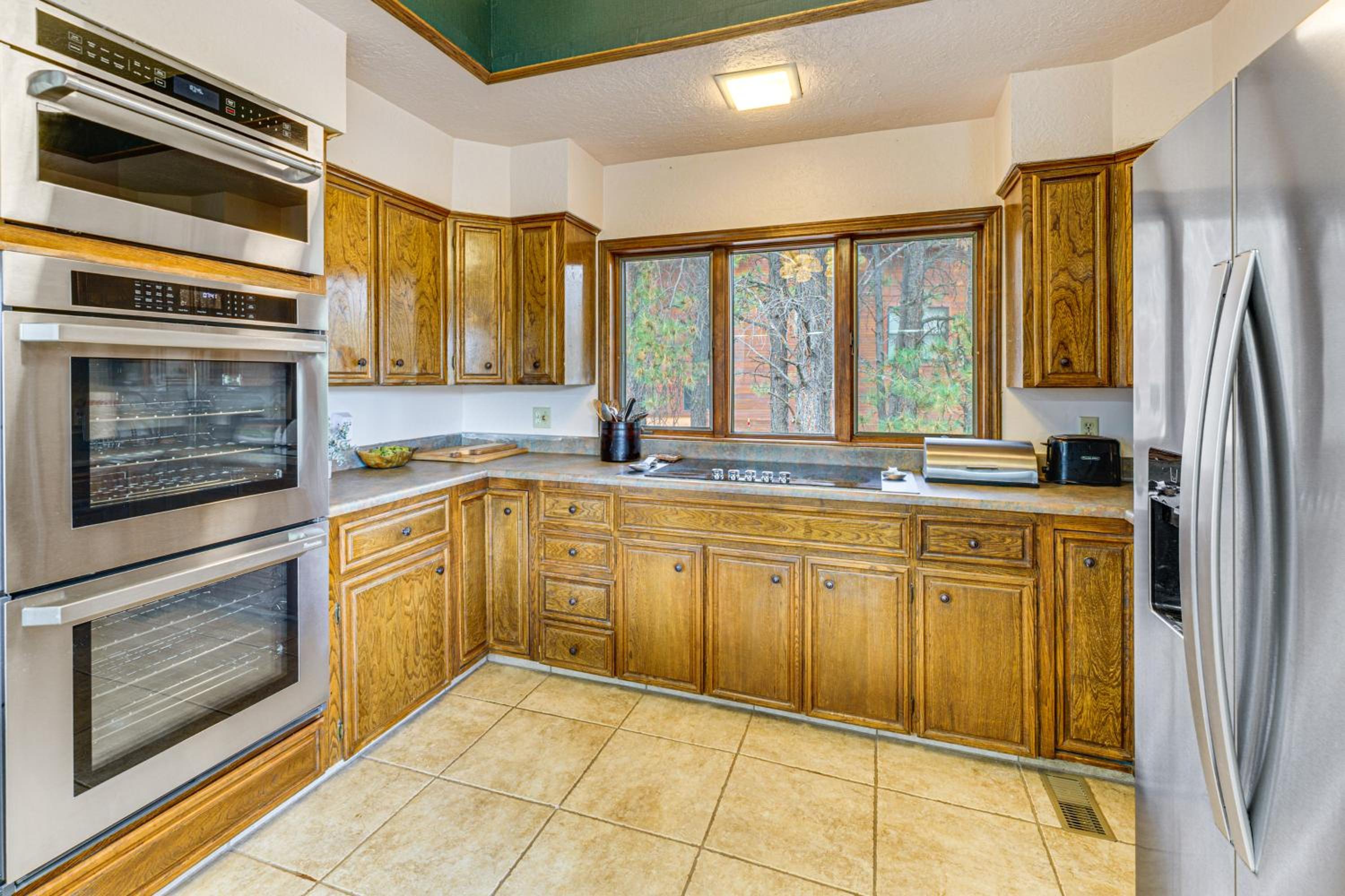 Luxury Home with Hot Tub and Mtn Views in Angel Fire!