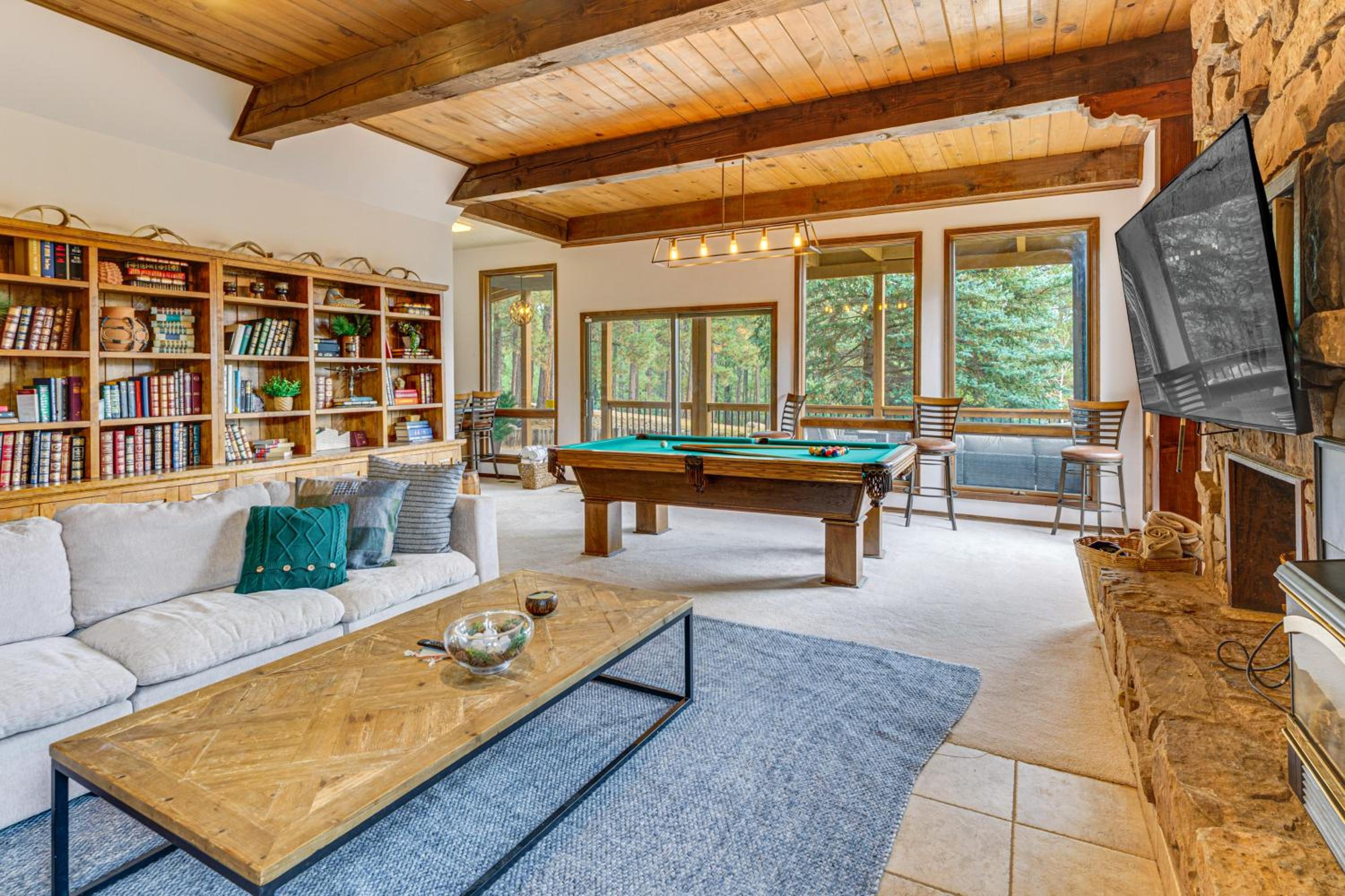Luxury Home with Hot Tub and Mtn Views in Angel Fire!
