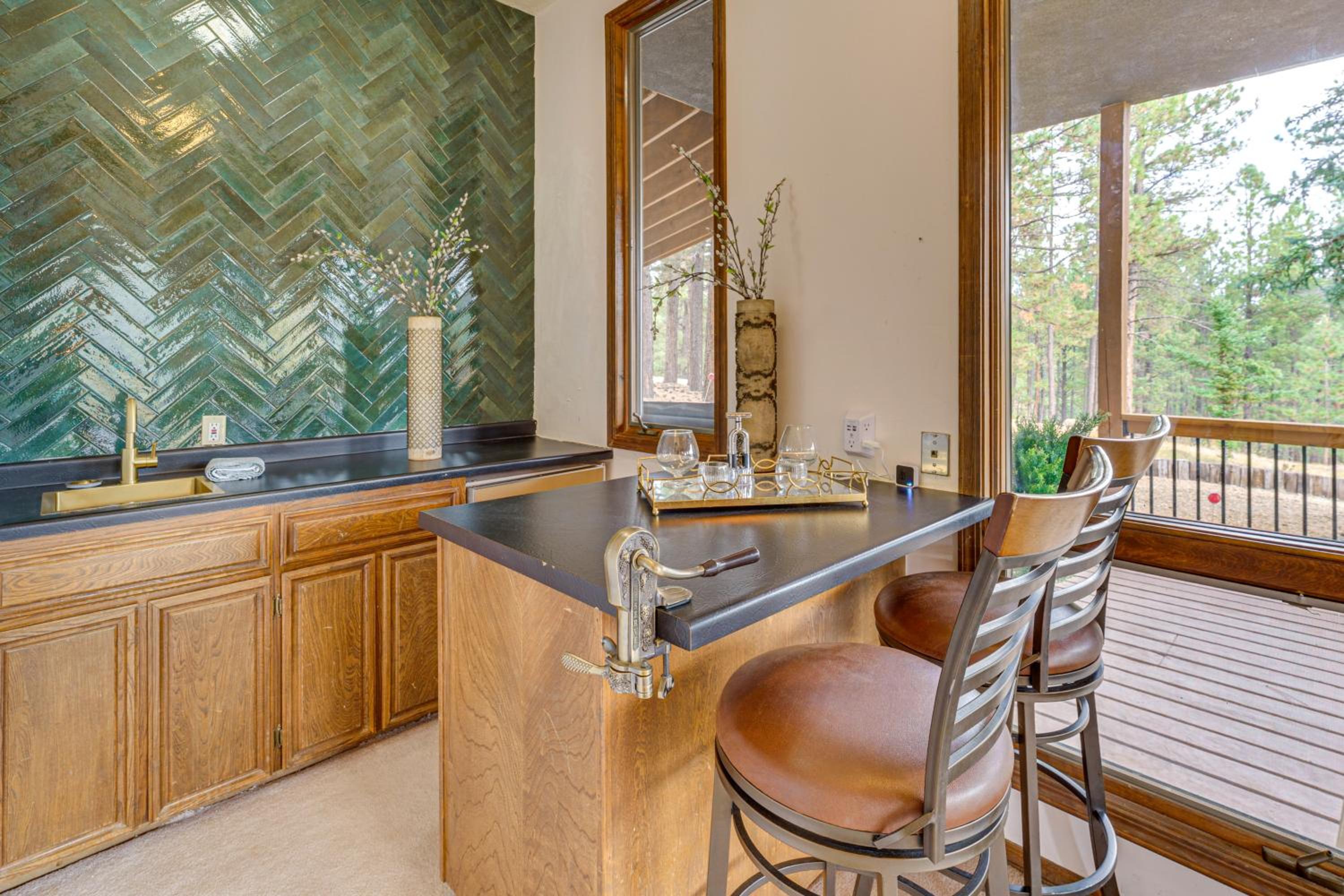 Luxury Home with Hot Tub and Mtn Views in Angel Fire!