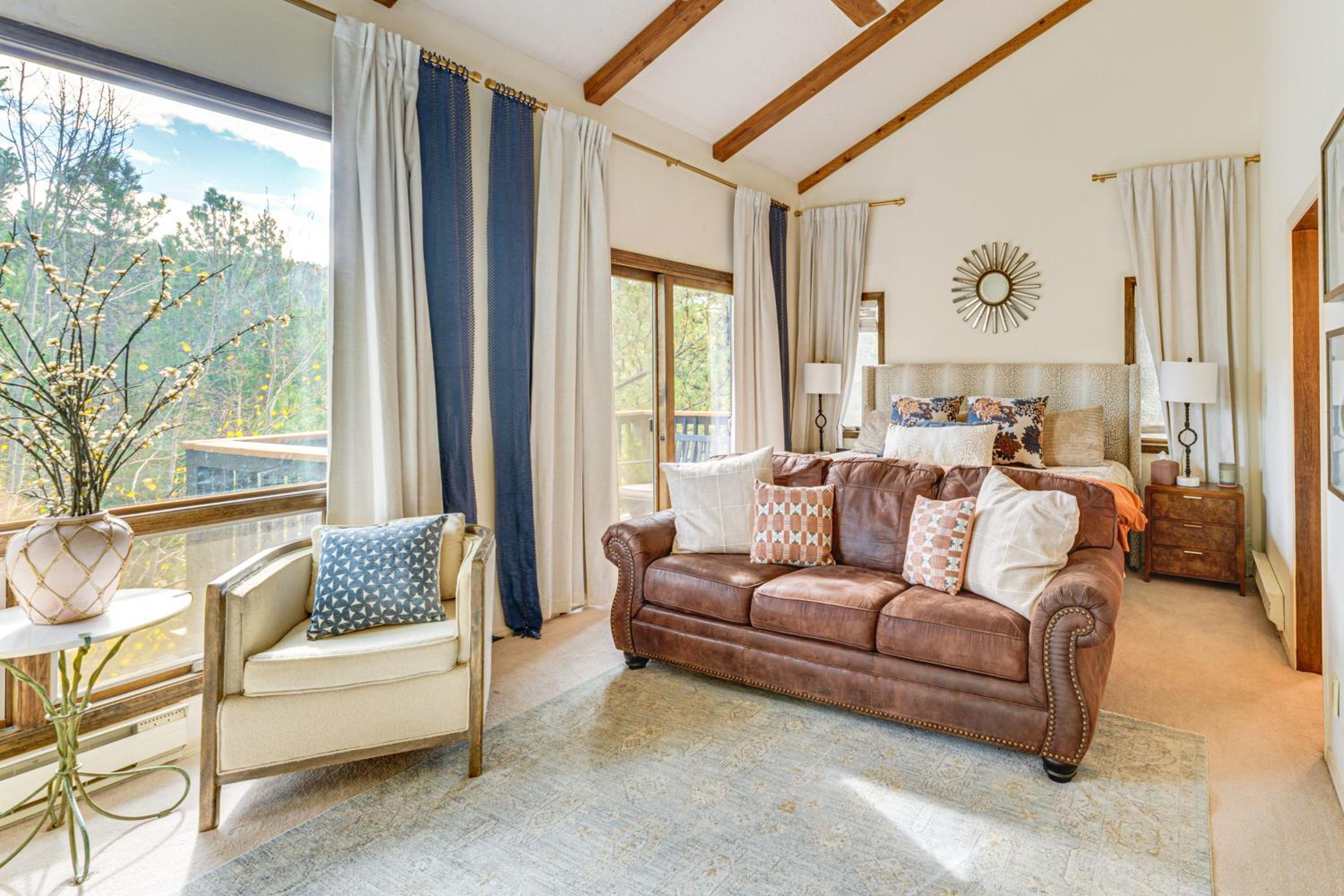 Luxury Home with Hot Tub and Mtn Views in Angel Fire!