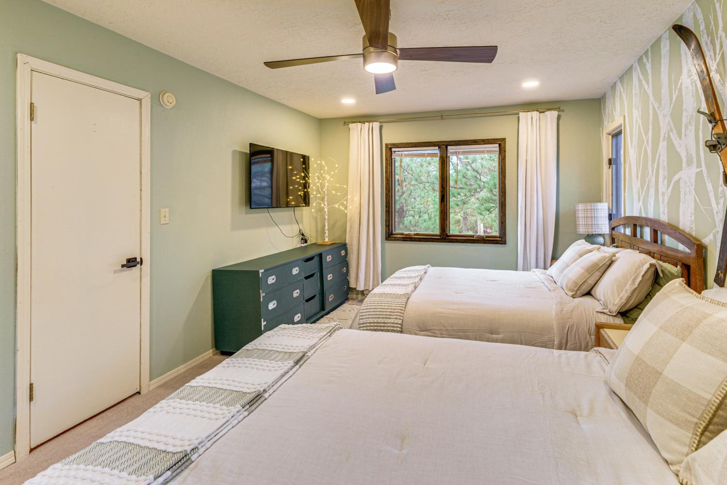 Luxury Home with Hot Tub and Mtn Views in Angel Fire!