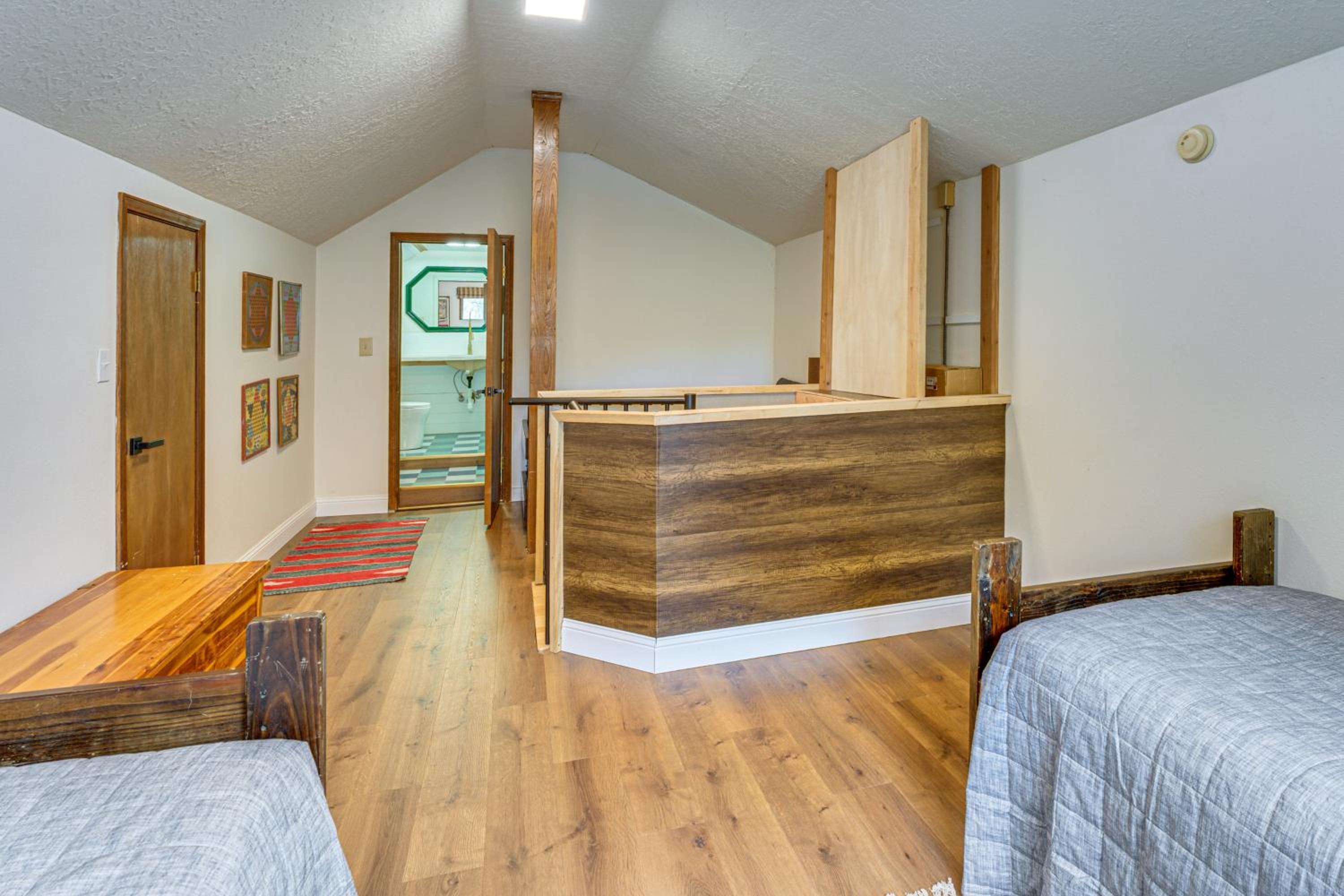 Luxury Home with Hot Tub and Mtn Views in Angel Fire!