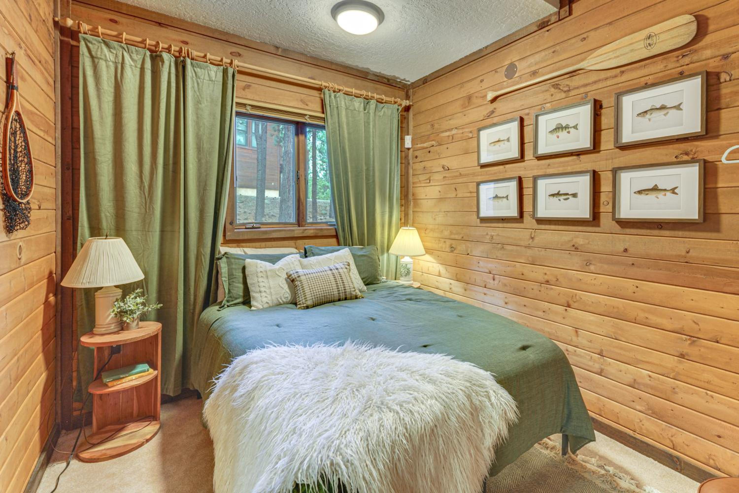Luxury Home with Hot Tub and Mtn Views in Angel Fire!