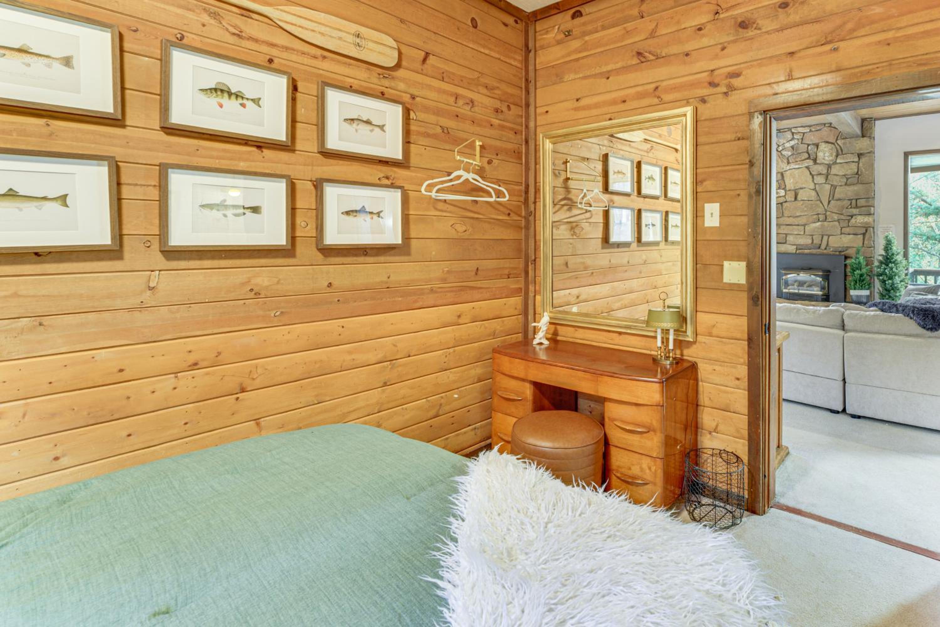 Luxury Home with Hot Tub and Mtn Views in Angel Fire!