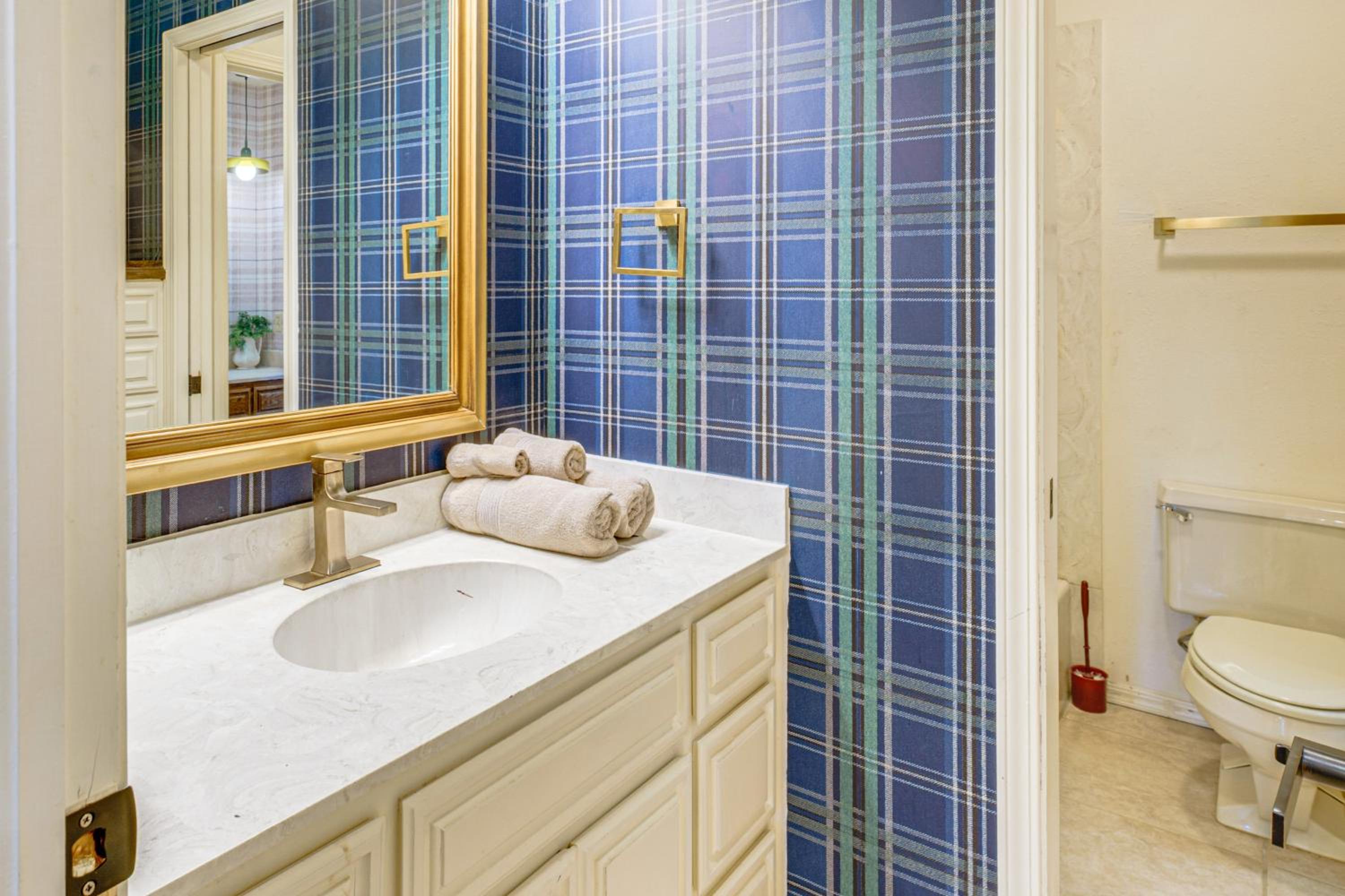 Luxury Home with Hot Tub and Mtn Views in Angel Fire!