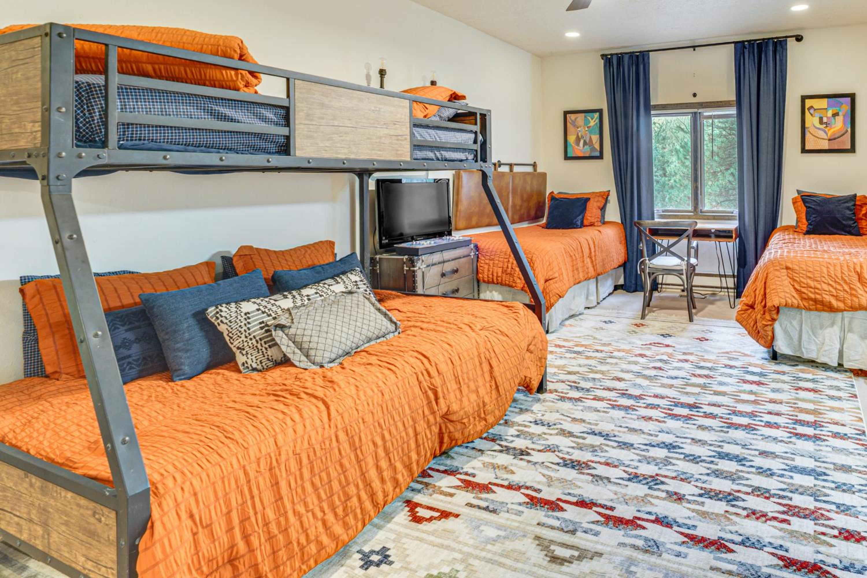 Luxury Home with Hot Tub and Mtn Views in Angel Fire!