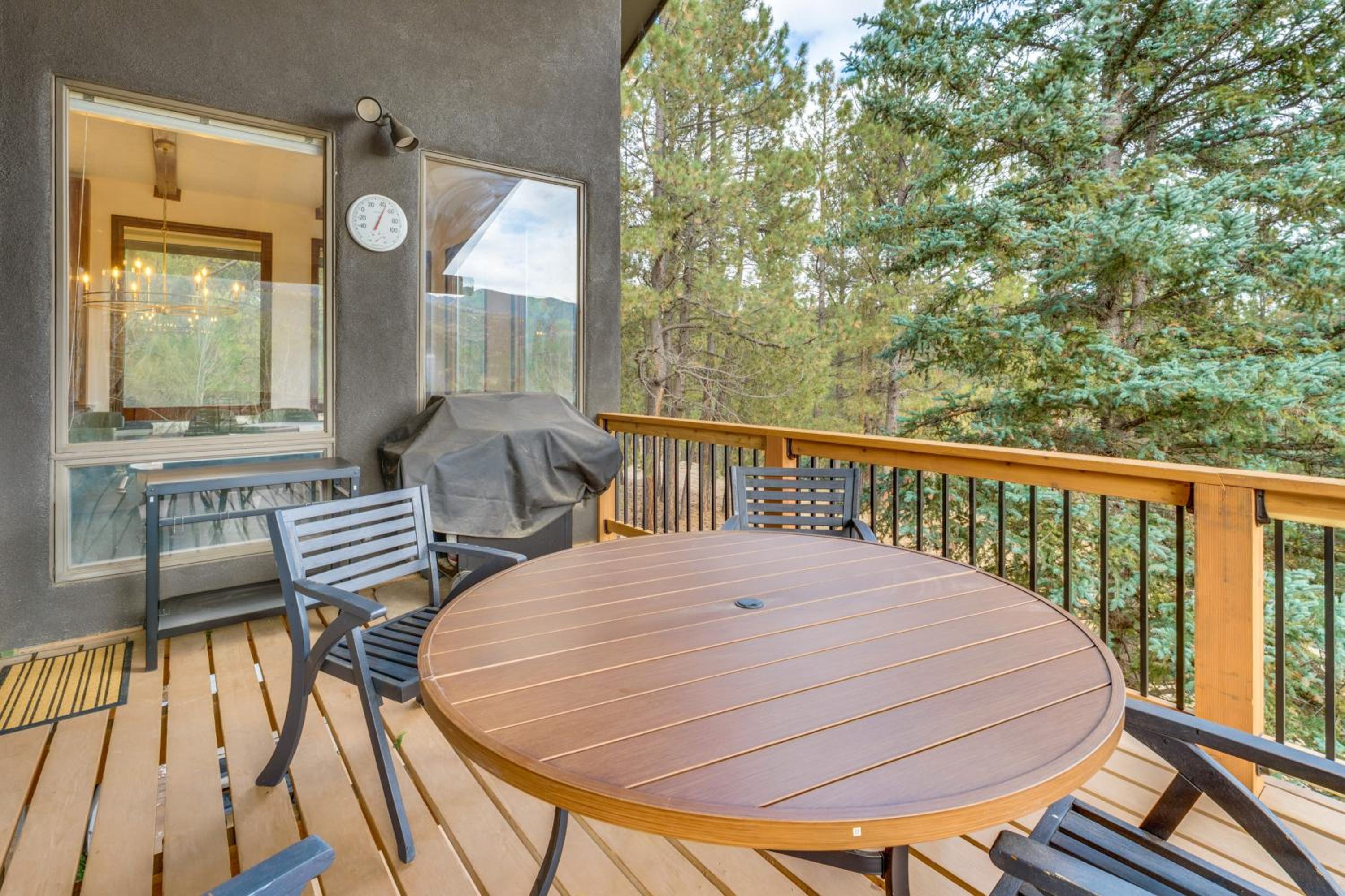Luxury Home with Hot Tub and Mtn Views in Angel Fire!
