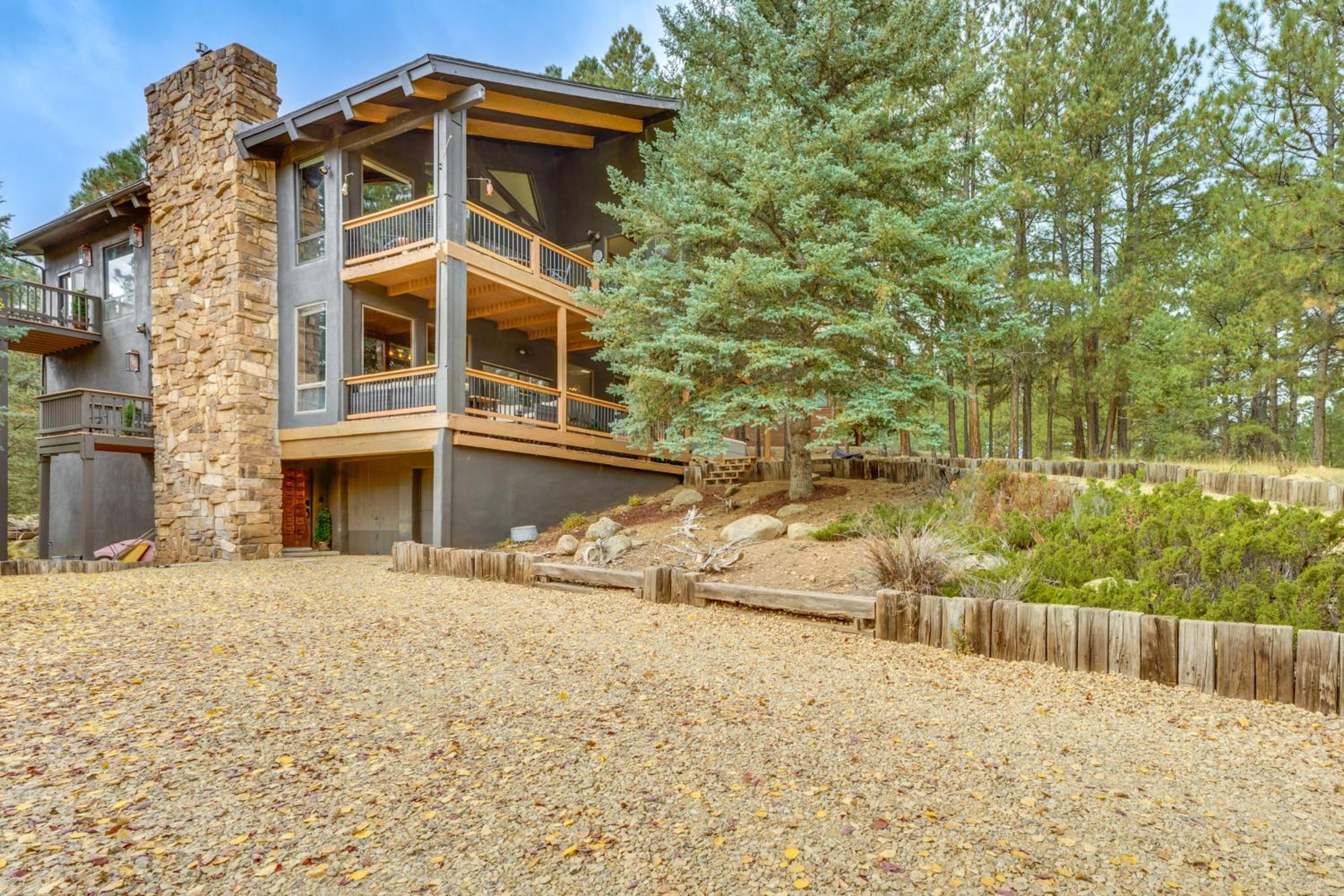 Luxury Home with Hot Tub and Mtn Views in Angel Fire!