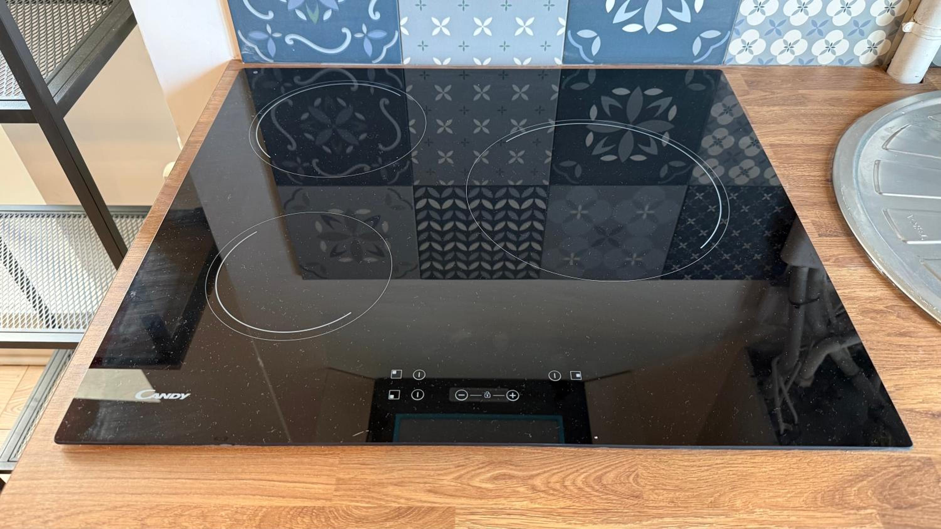 27 CHIC & COSY NOIRETABLE F2 55m2 WIFI SMART TV NETFLIX