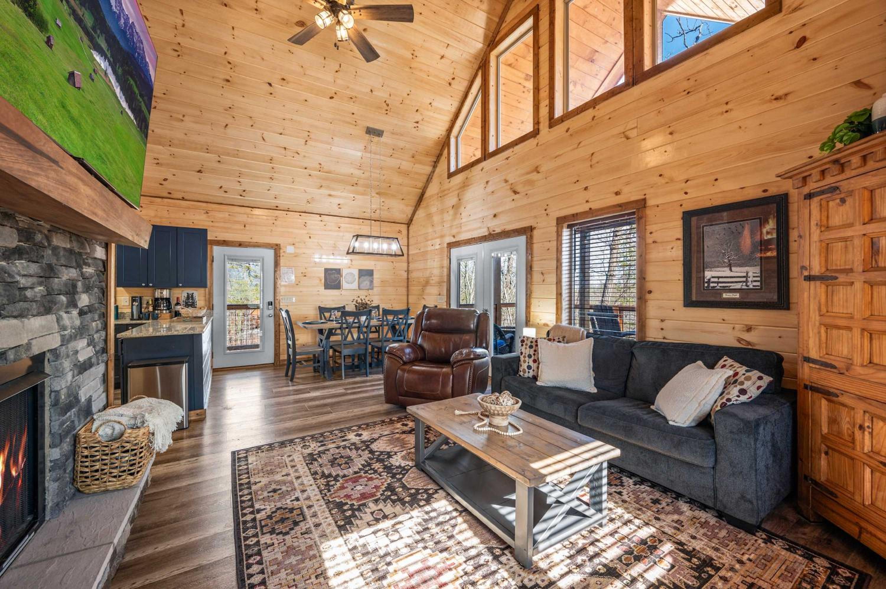 Luxury Cabin with Hot Tub and Resort Access
