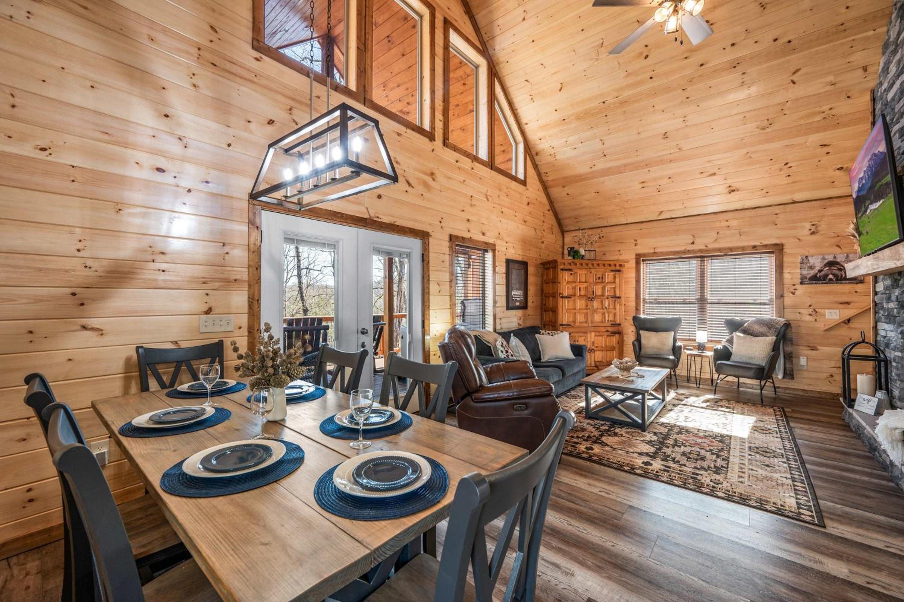 Luxury Cabin with Hot Tub and Resort Access