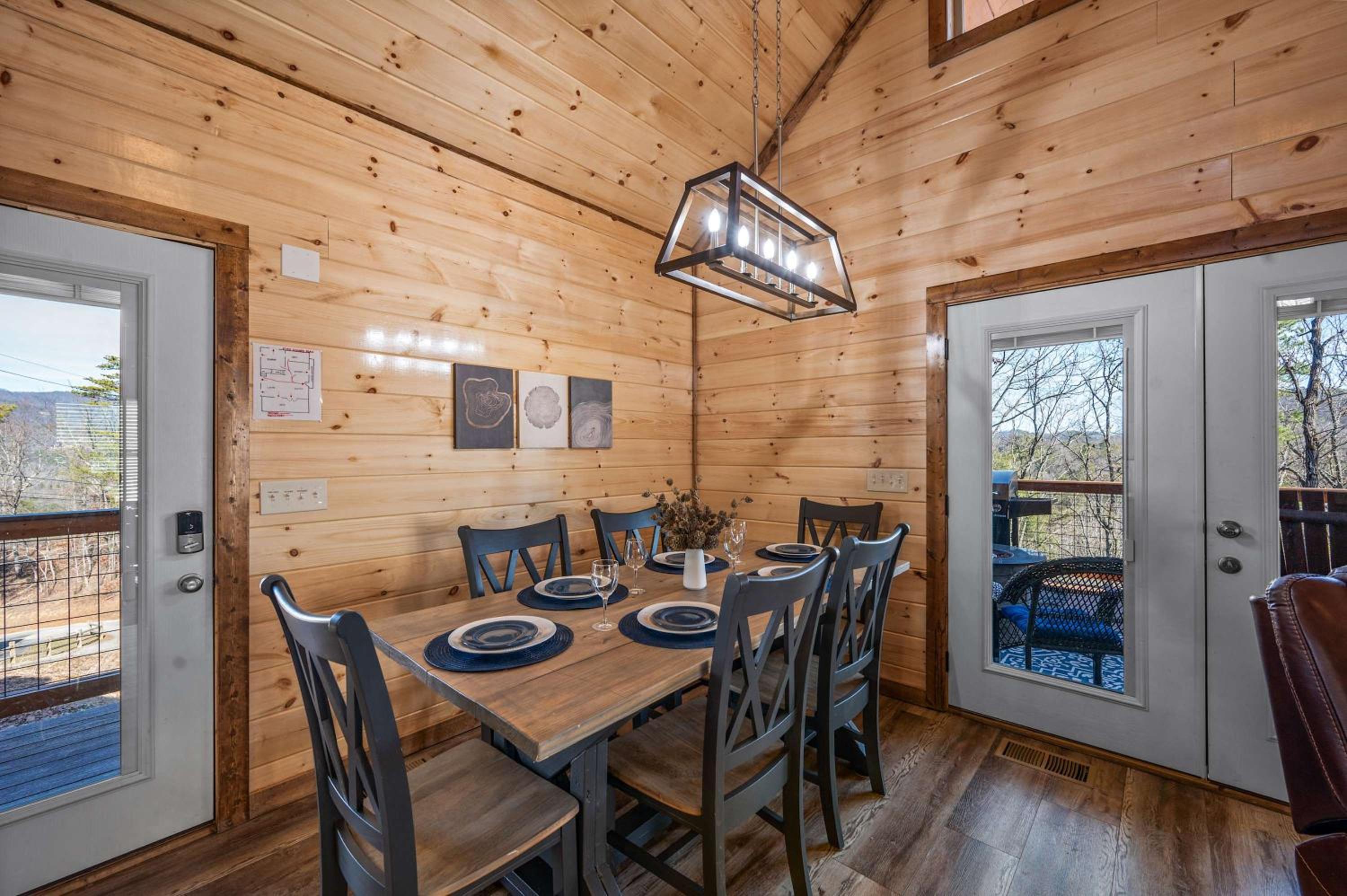 Luxury Cabin with Hot Tub and Resort Access