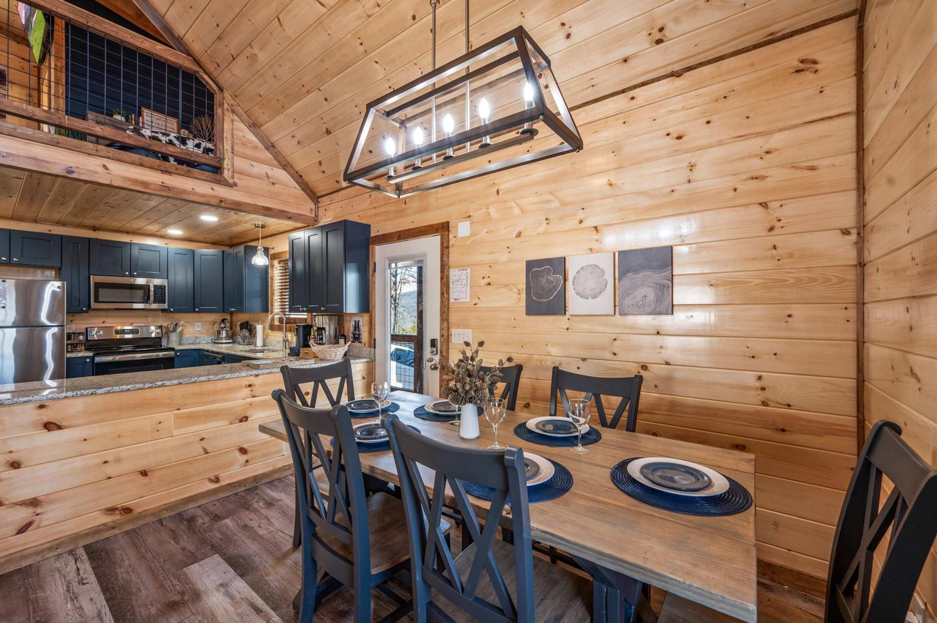 Luxury Cabin with Hot Tub and Resort Access