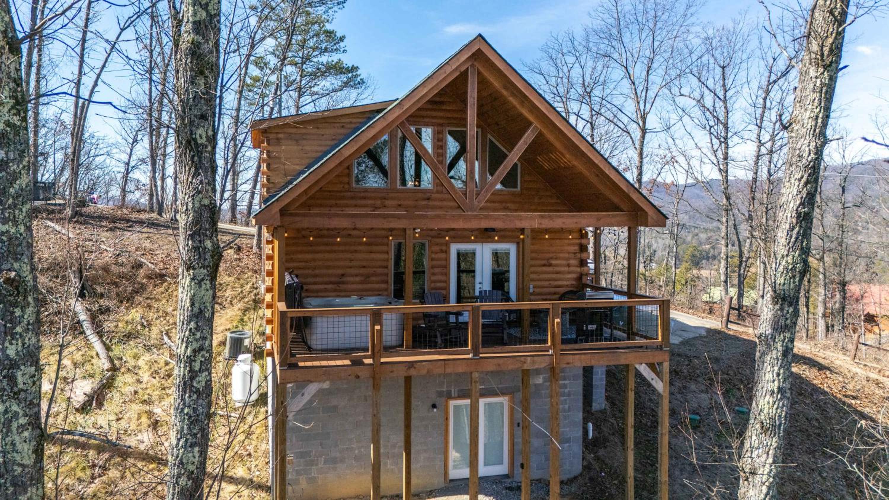Luxury Cabin with Hot Tub and Resort Access