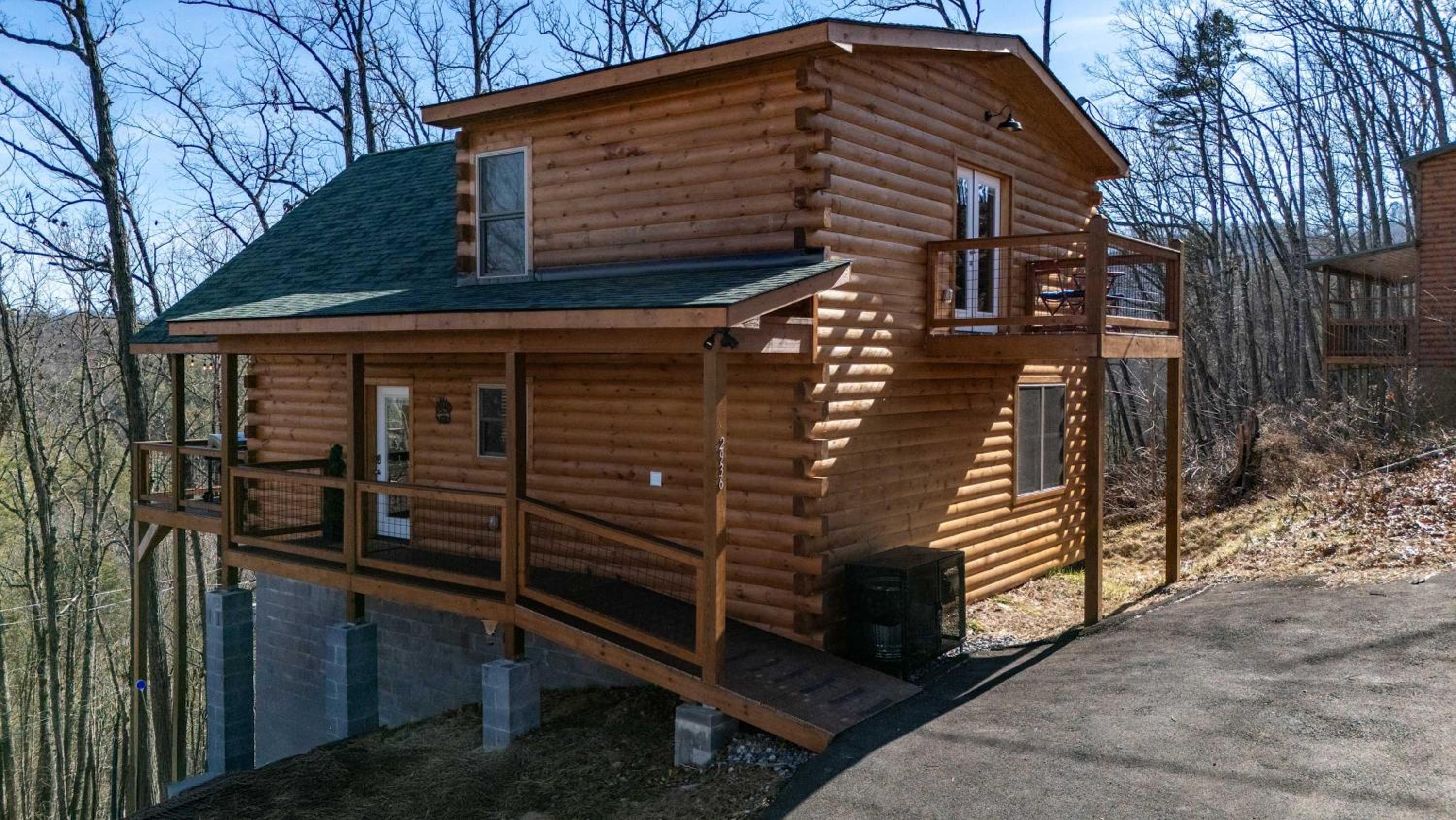 Luxury Cabin with Hot Tub and Resort Access
