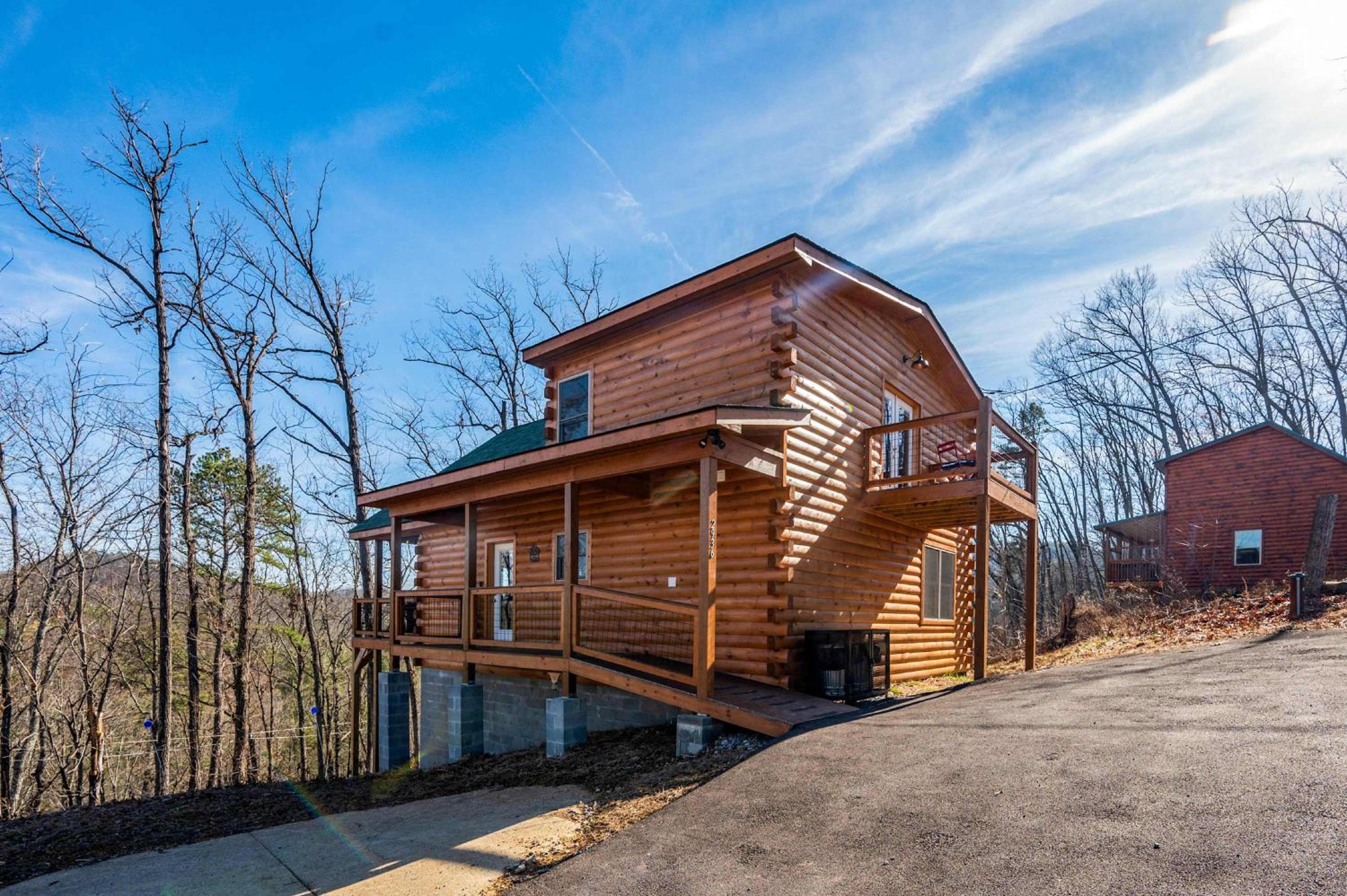 Luxury Cabin with Hot Tub and Resort Access