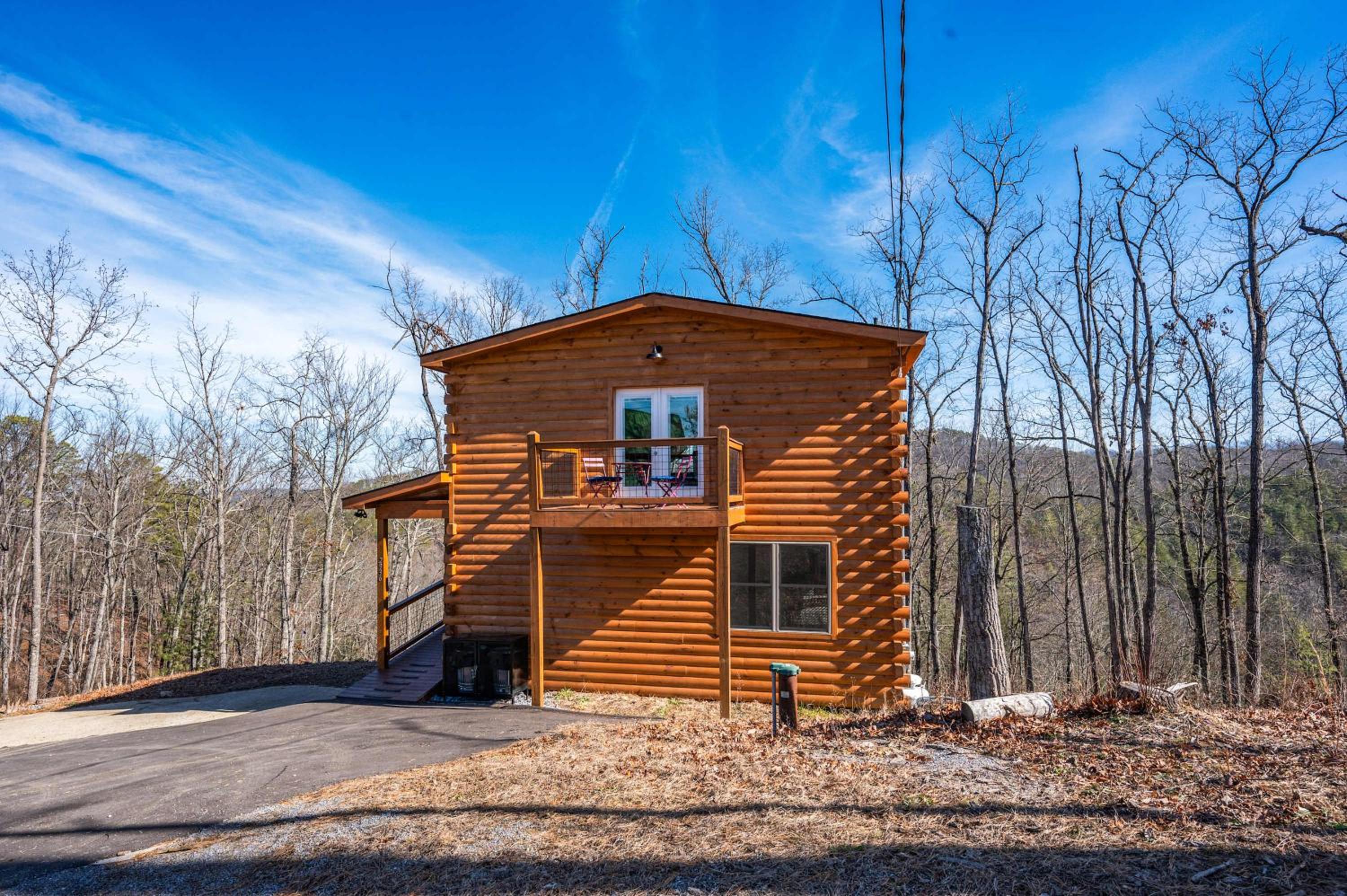 Luxury Cabin with Hot Tub and Resort Access