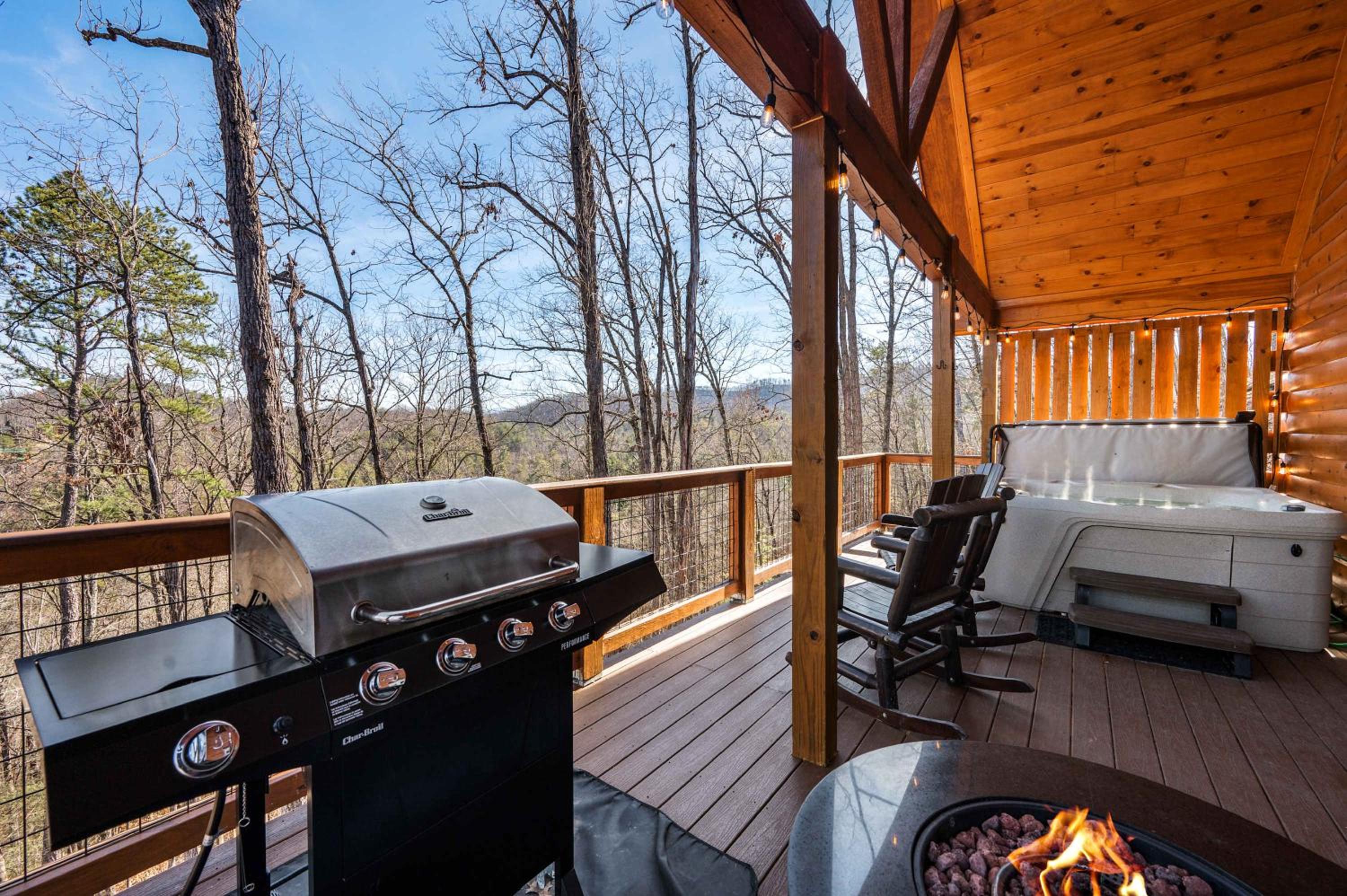 Luxury Cabin with Hot Tub and Resort Access