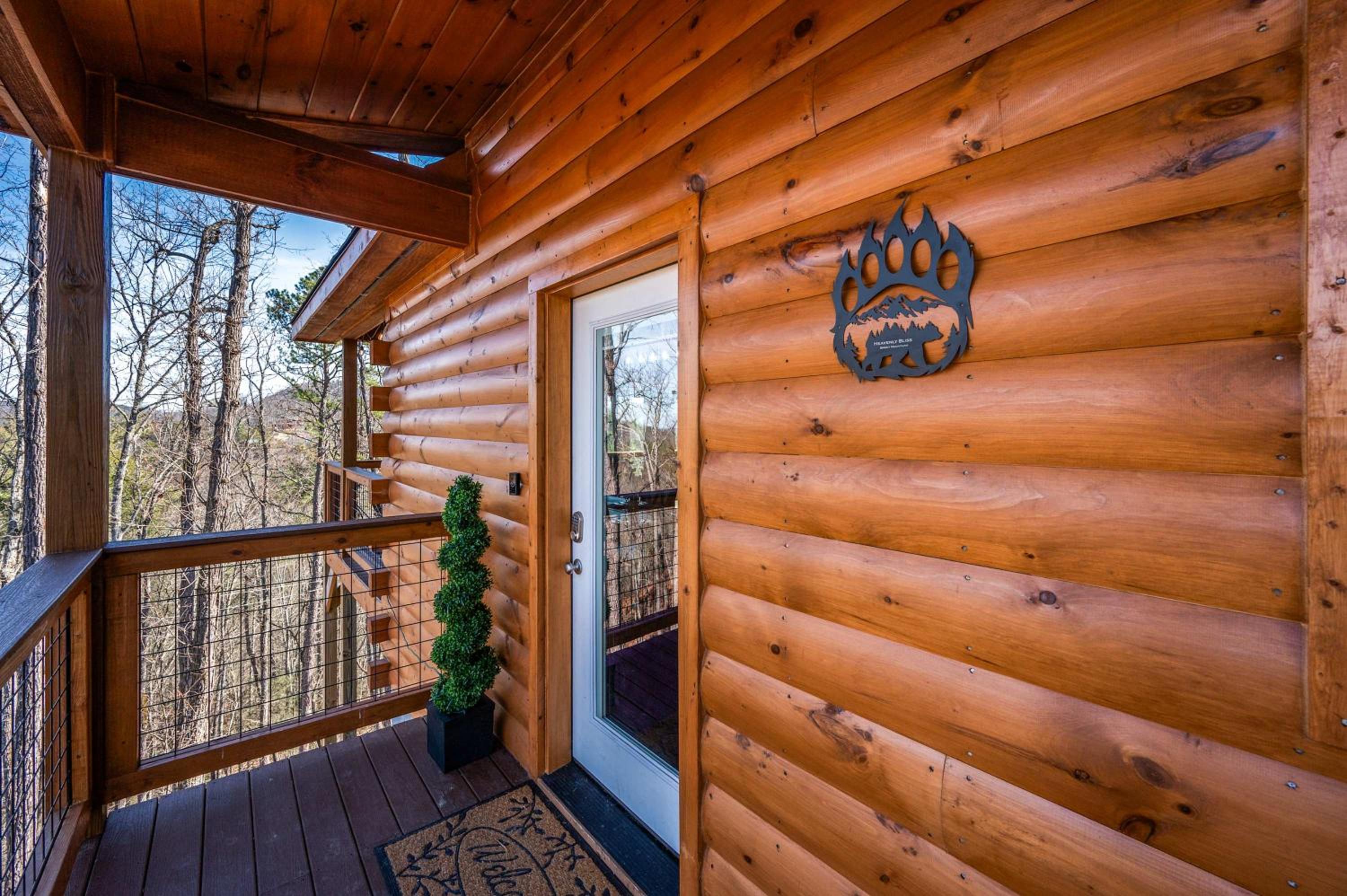 Luxury Cabin with Hot Tub and Resort Access