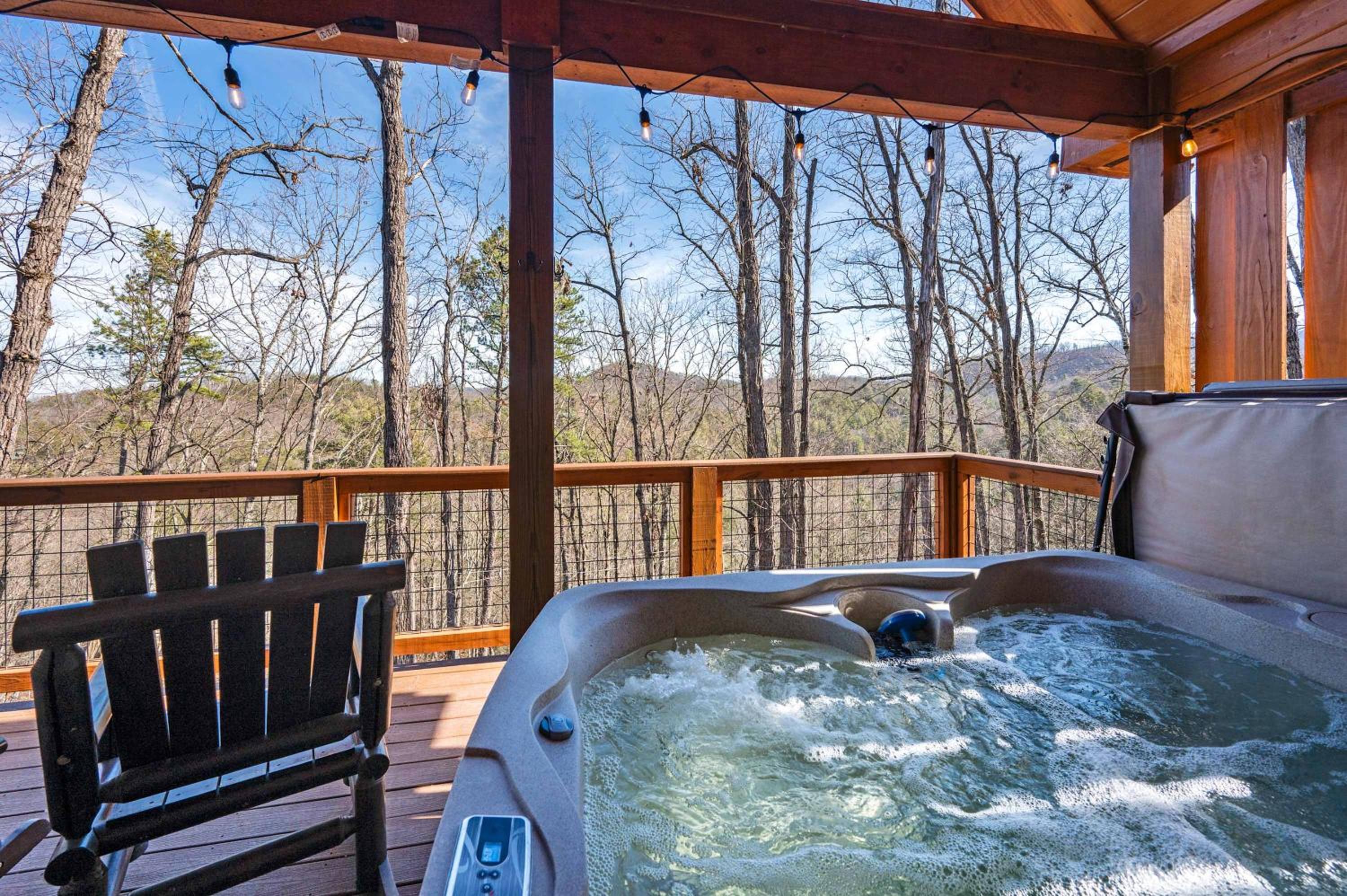 Luxury Cabin with Hot Tub and Resort Access