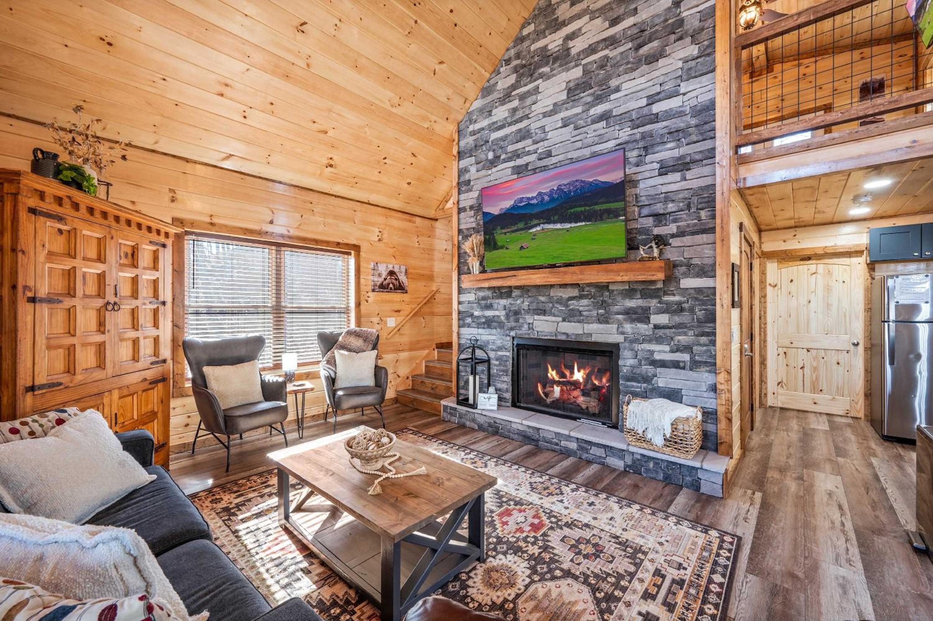 Luxury Cabin with Hot Tub and Resort Access
