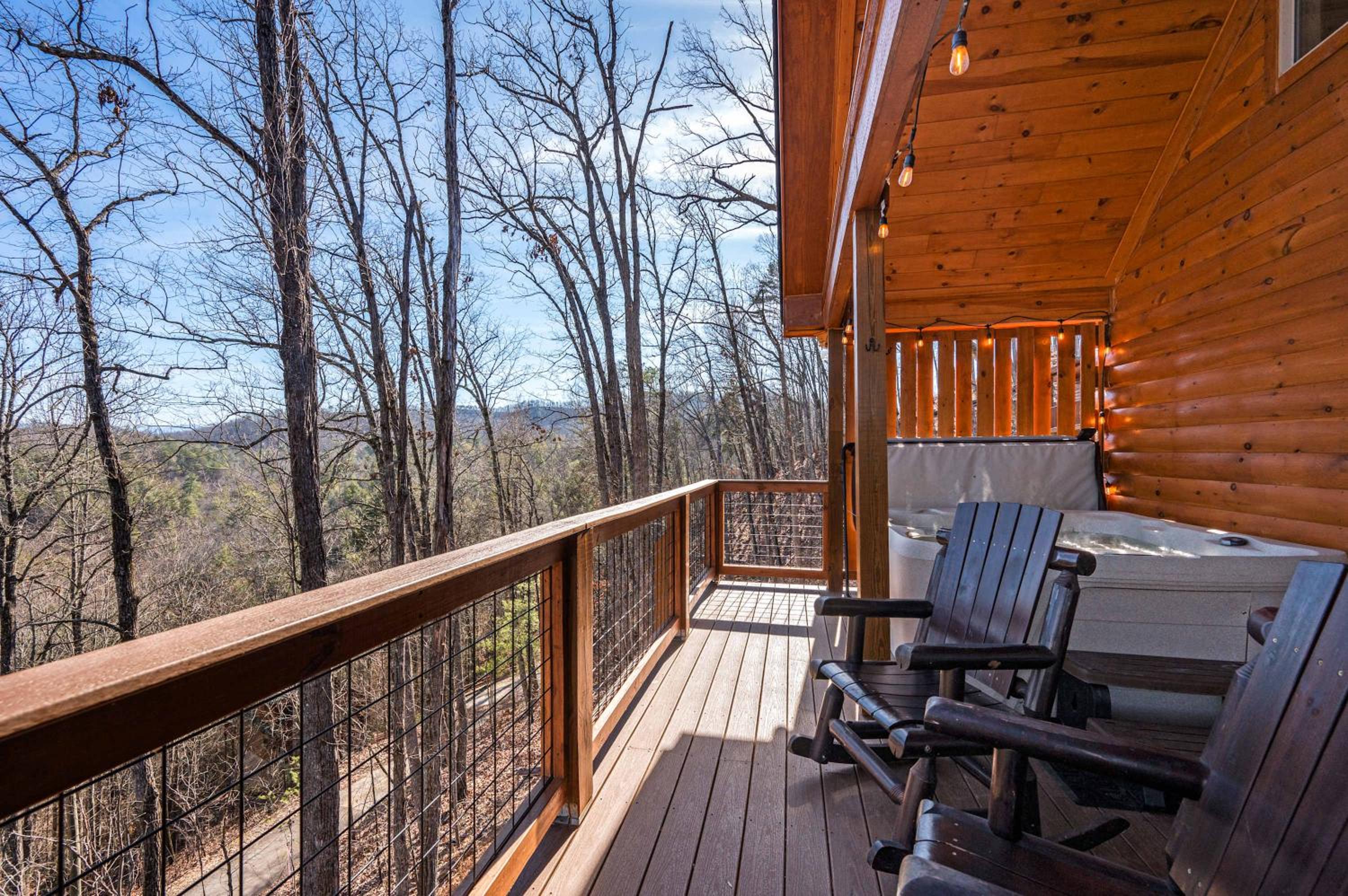 Luxury Cabin with Hot Tub and Resort Access