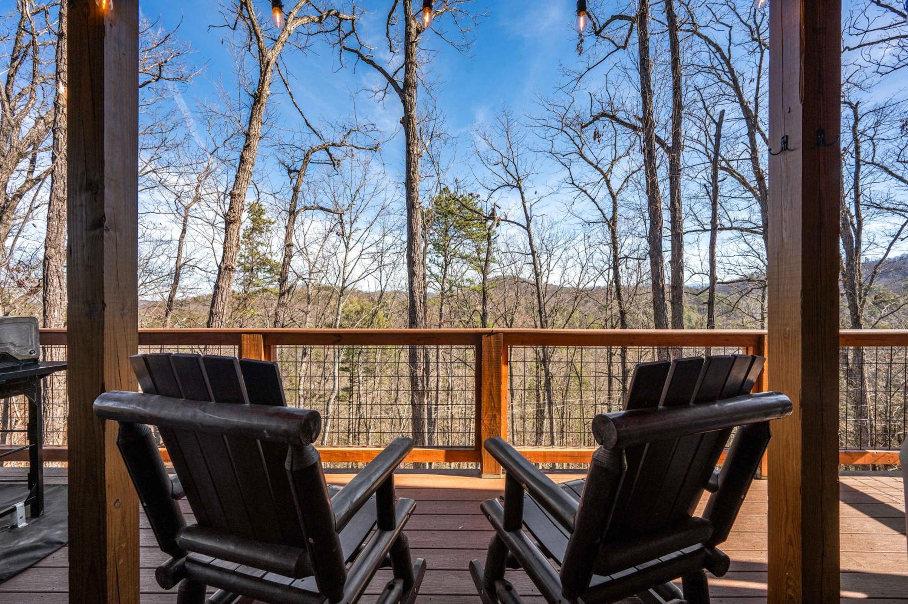 Luxury Cabin with Hot Tub and Resort Access