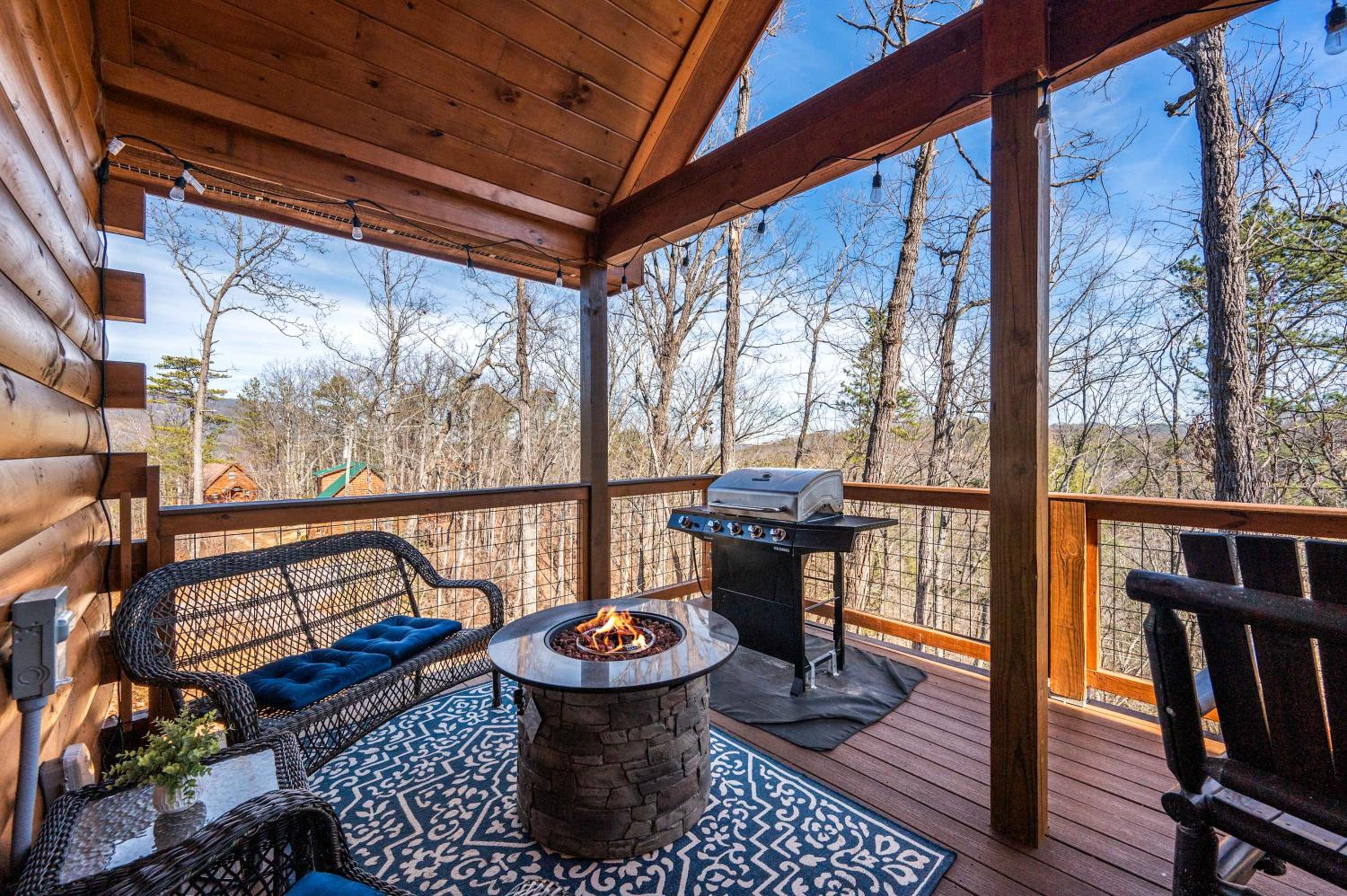 Luxury Cabin with Hot Tub and Resort Access