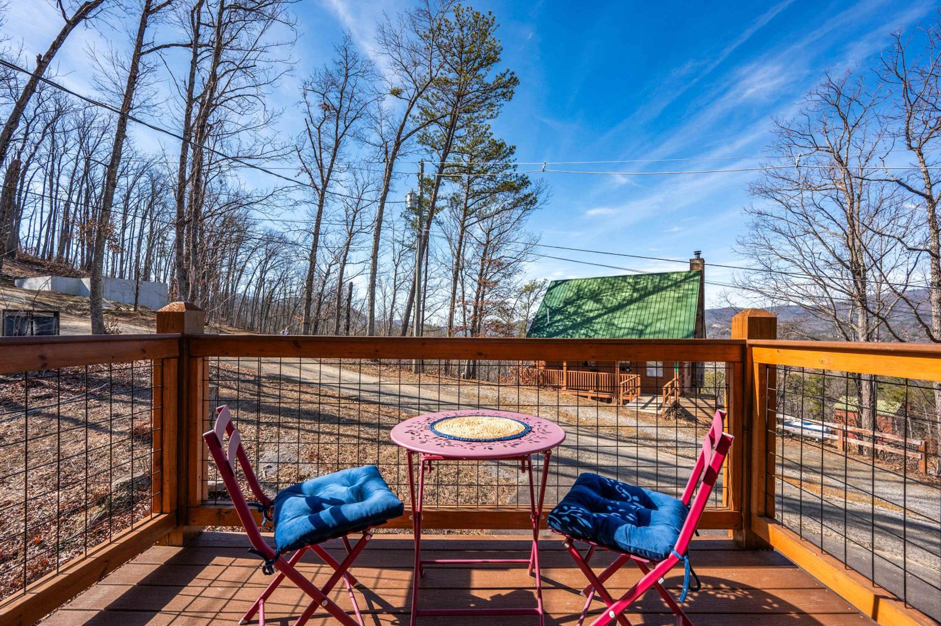 Luxury Cabin with Hot Tub and Resort Access