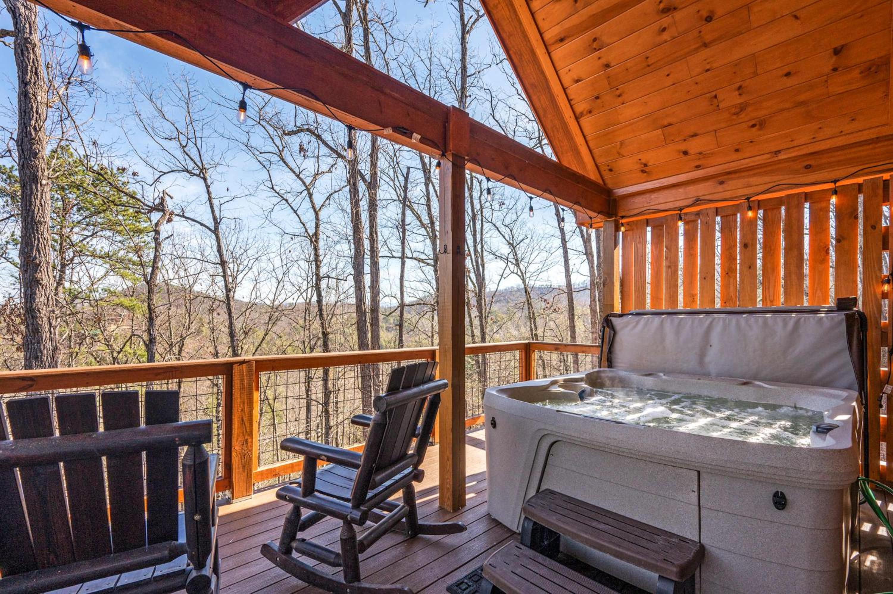Luxury Cabin with Hot Tub and Resort Access