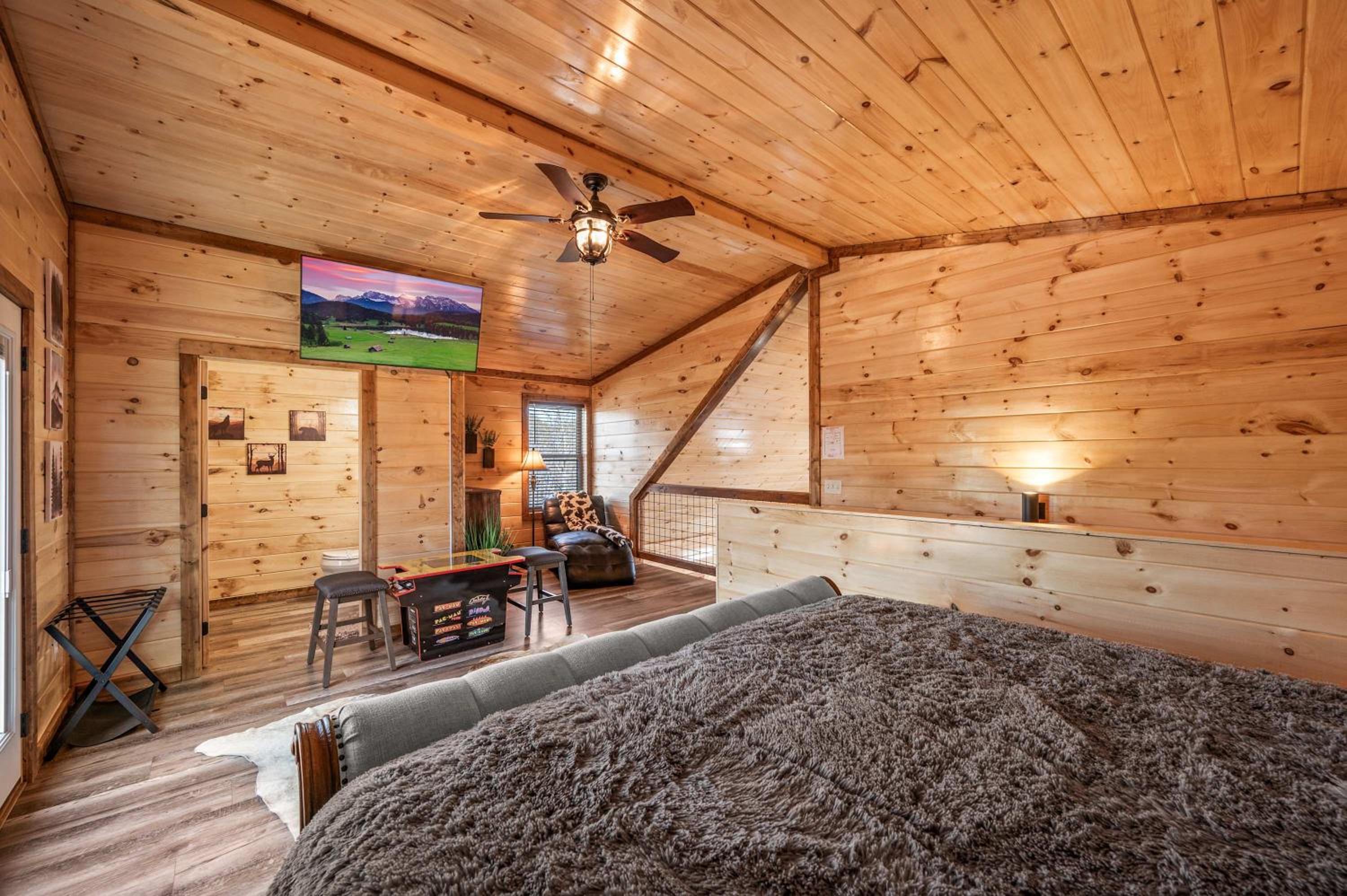 Luxury Cabin with Hot Tub and Resort Access