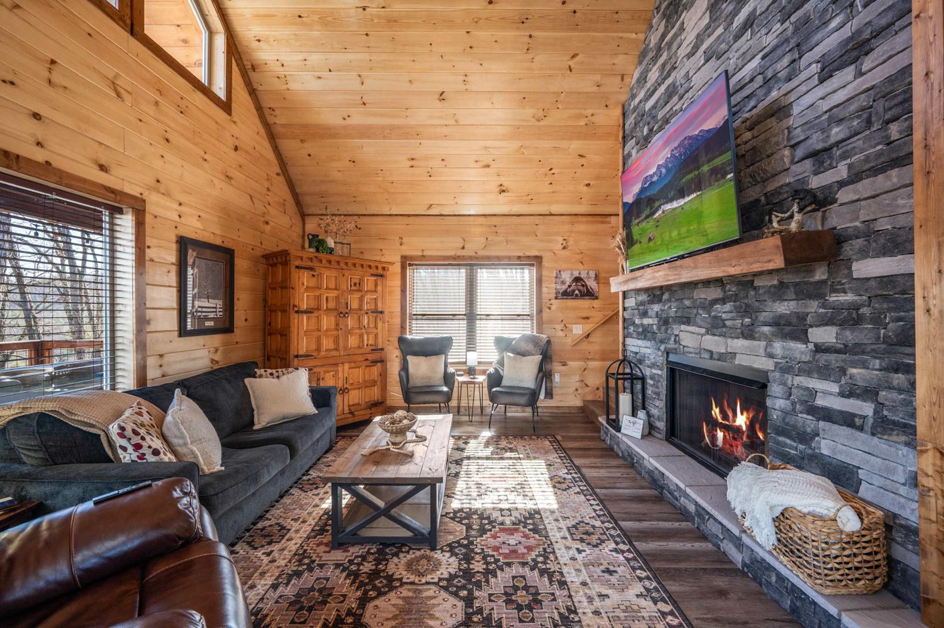 Luxury Cabin with Hot Tub and Resort Access