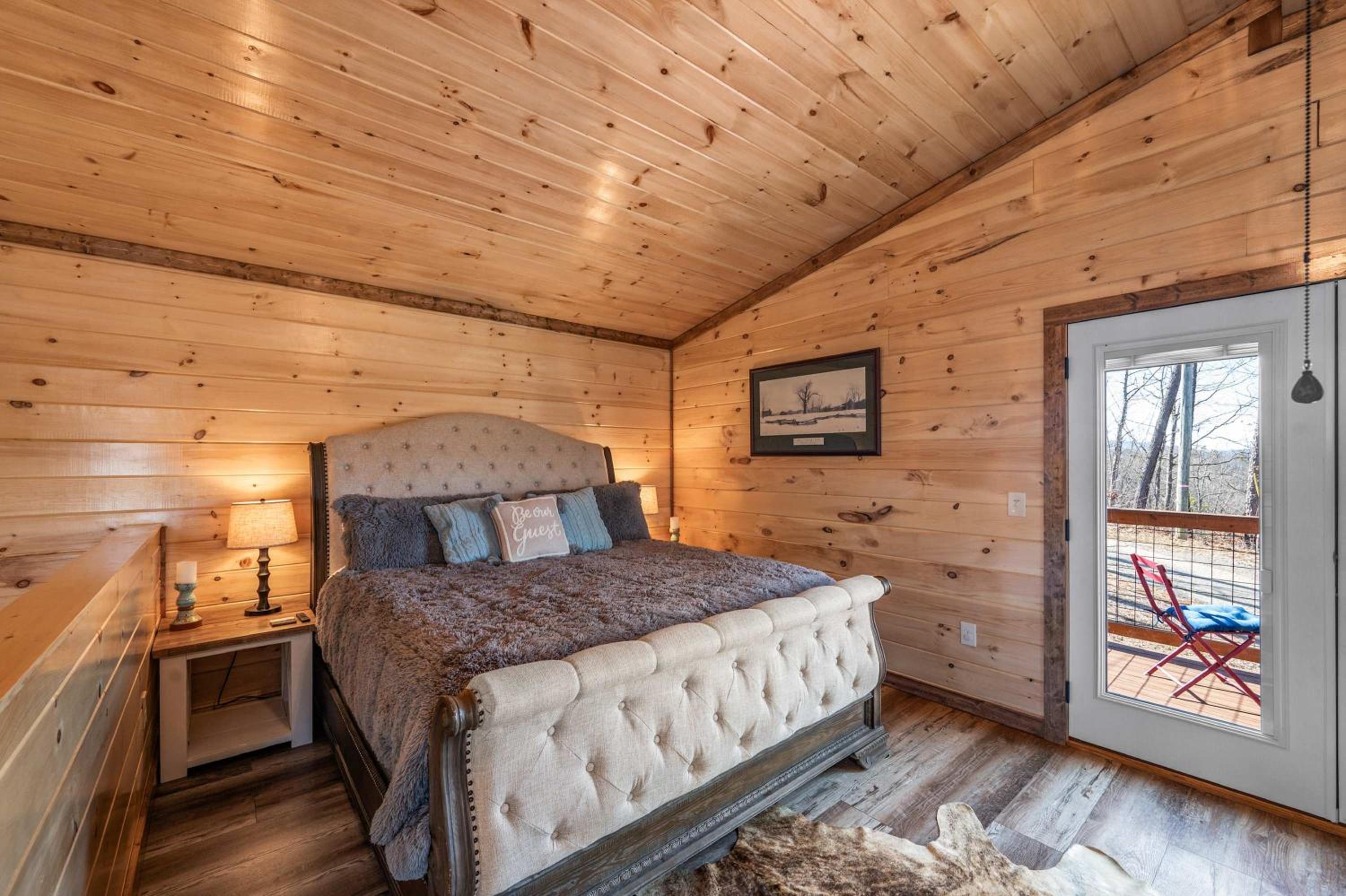 Luxury Cabin with Hot Tub and Resort Access