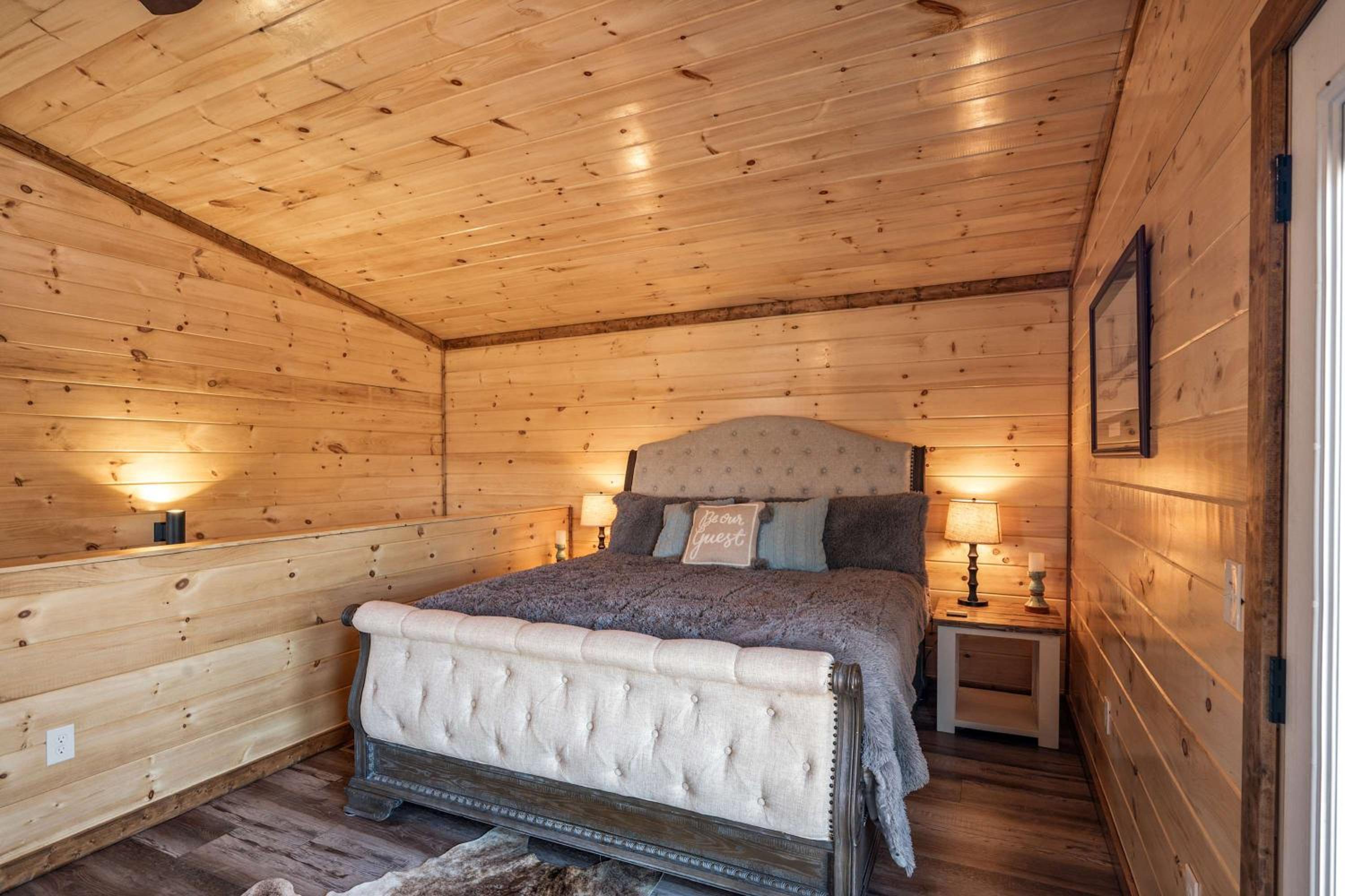 Luxury Cabin with Hot Tub and Resort Access
