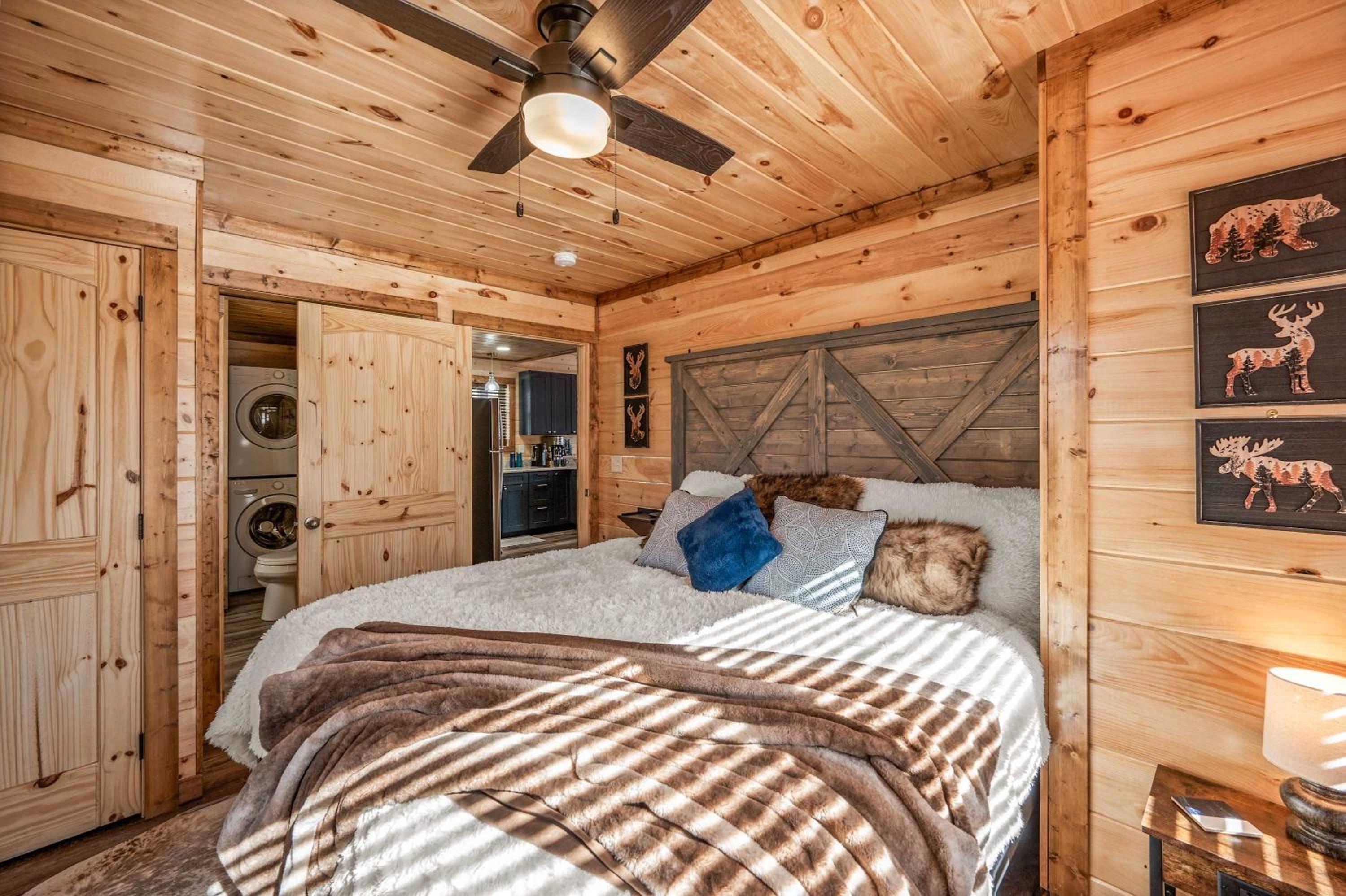 Luxury Cabin with Hot Tub and Resort Access
