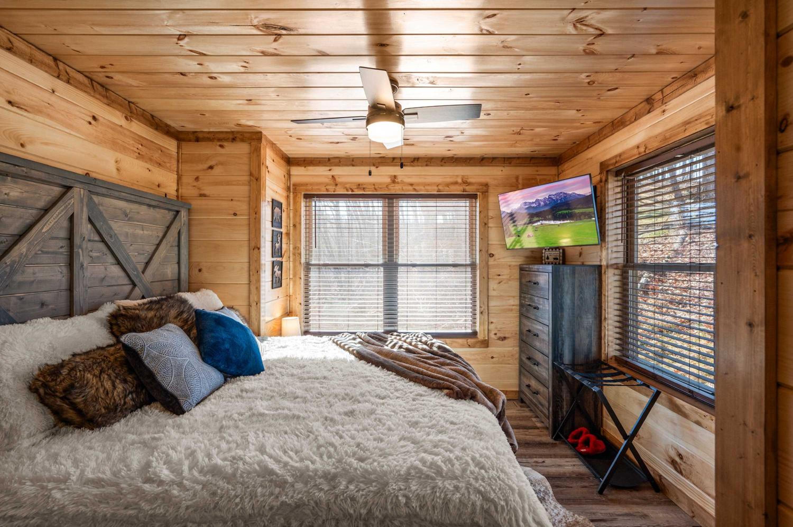 Luxury Cabin with Hot Tub and Resort Access