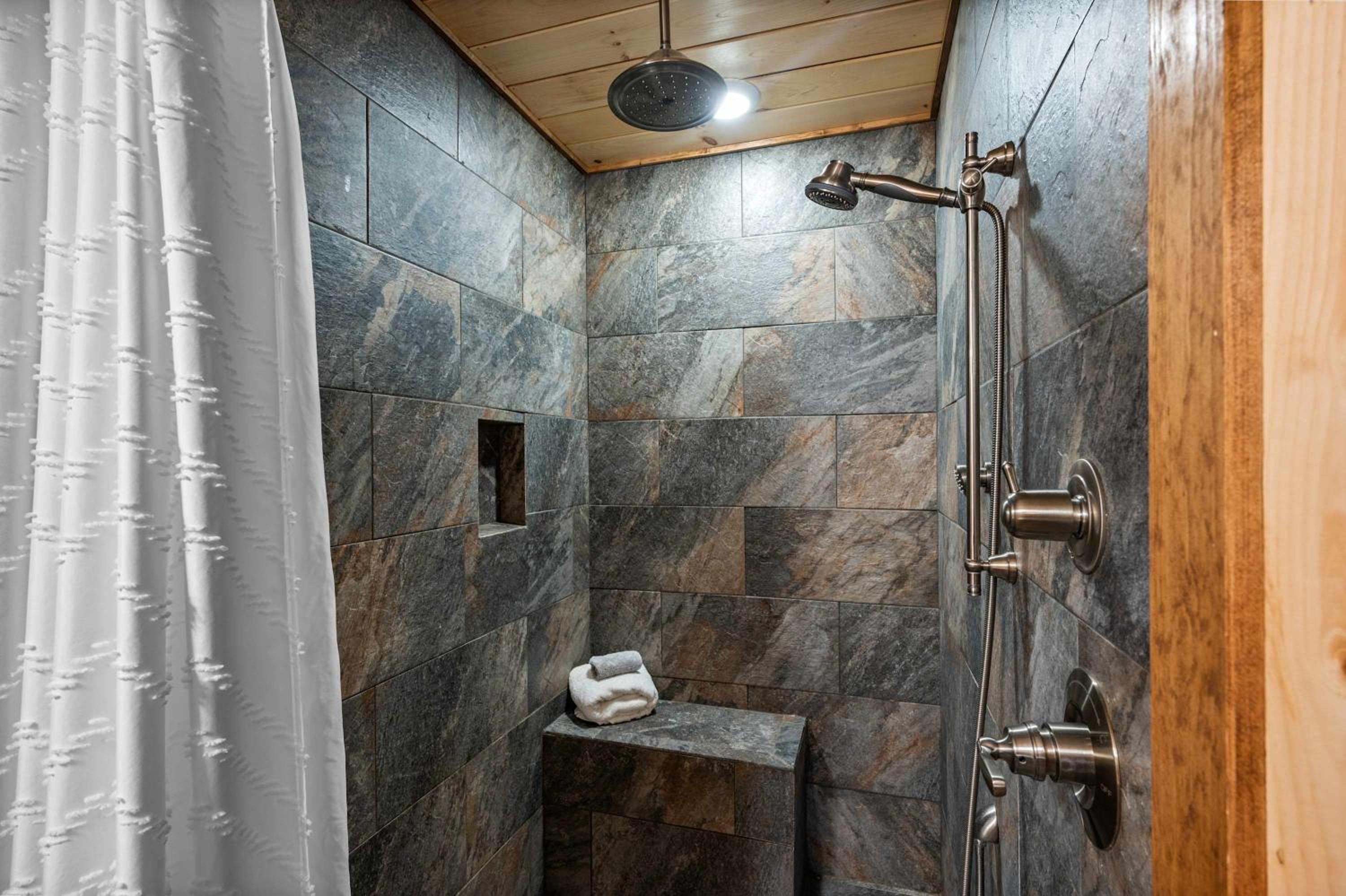Luxury Cabin with Hot Tub and Resort Access