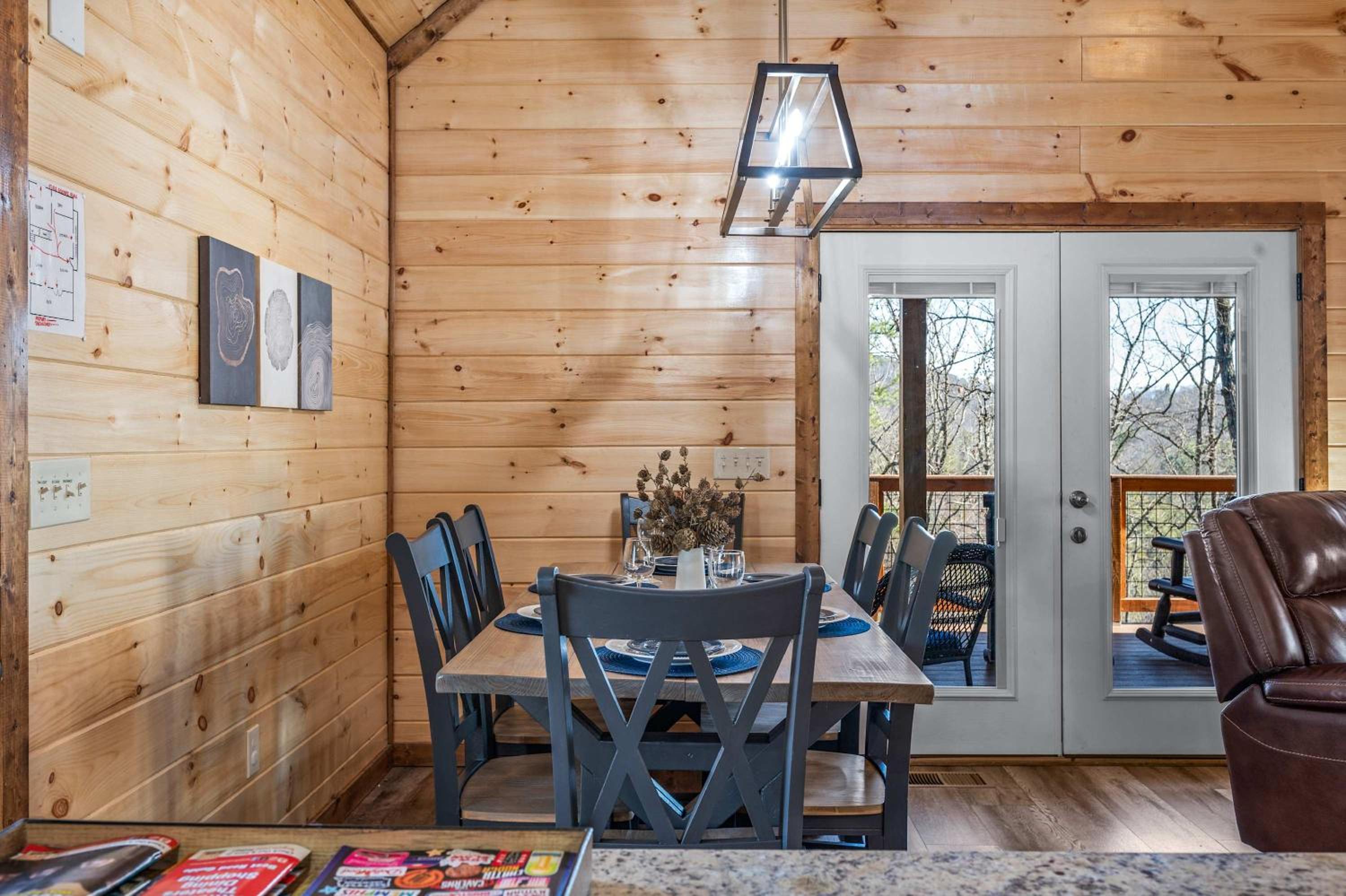Luxury Cabin with Hot Tub and Resort Access