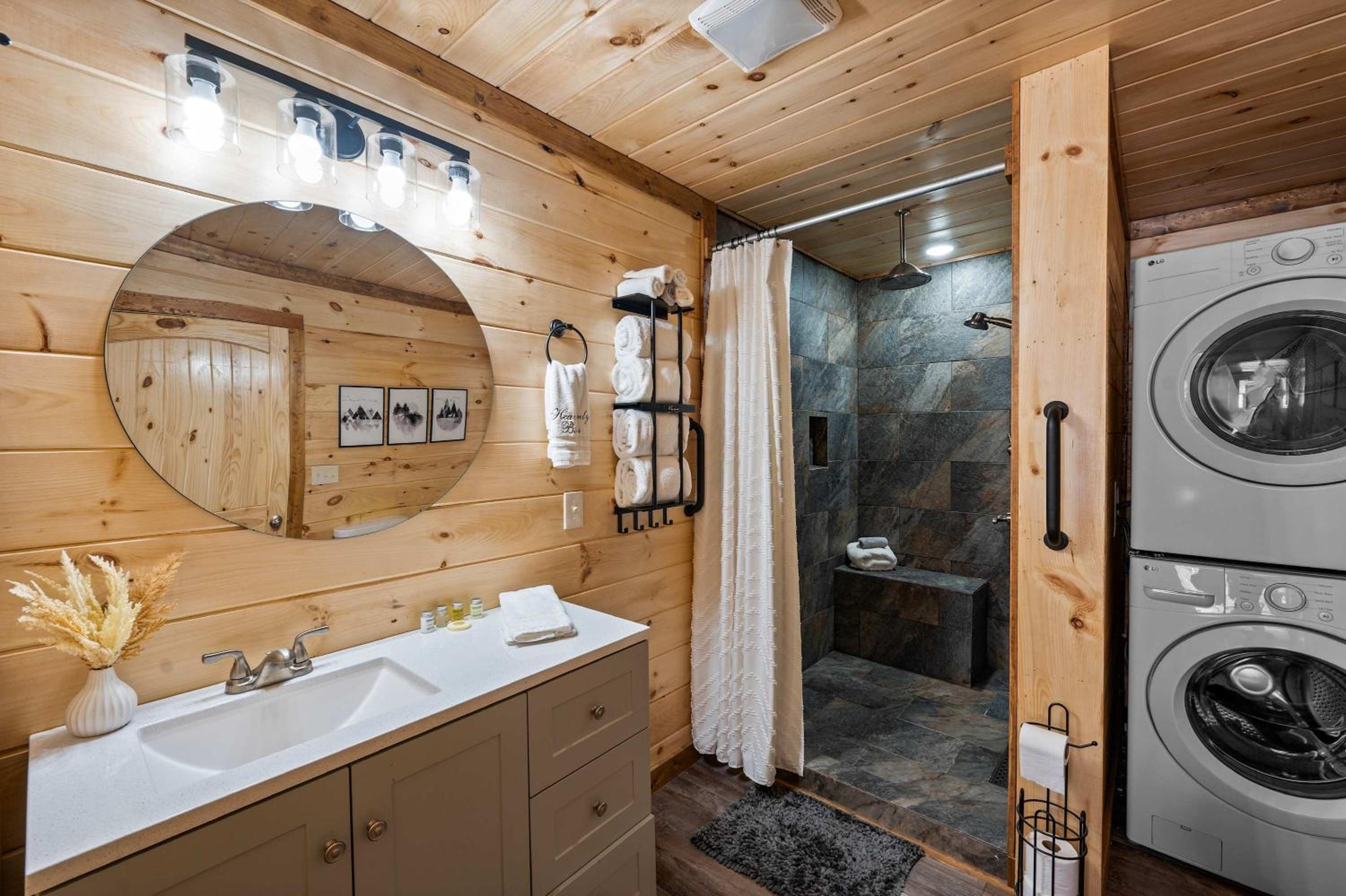 Luxury Cabin with Hot Tub and Resort Access