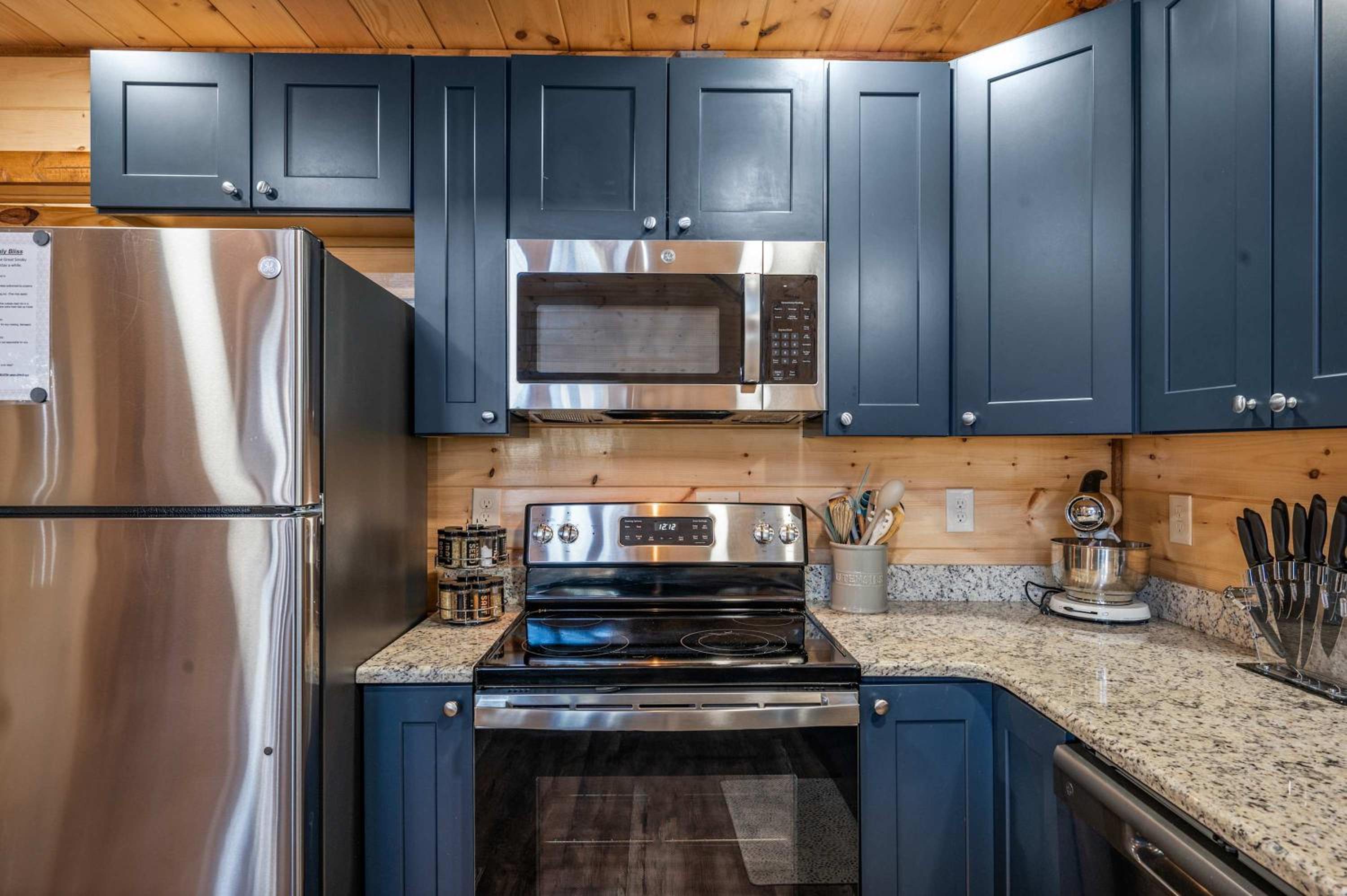 Luxury Cabin with Hot Tub and Resort Access